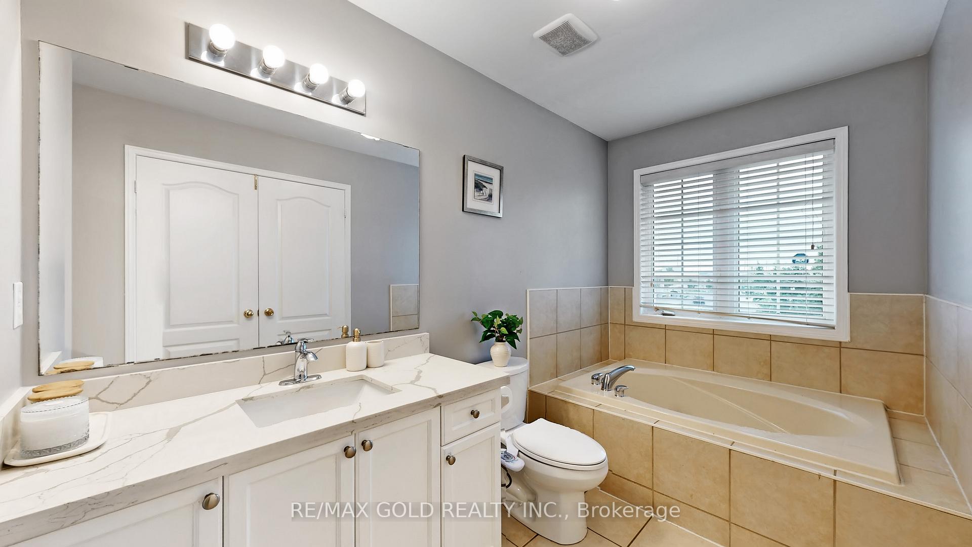 Photo 10 of 64 Sweet Clover Crescent, Brampton, Sandringham-Wellington — HOMEH
