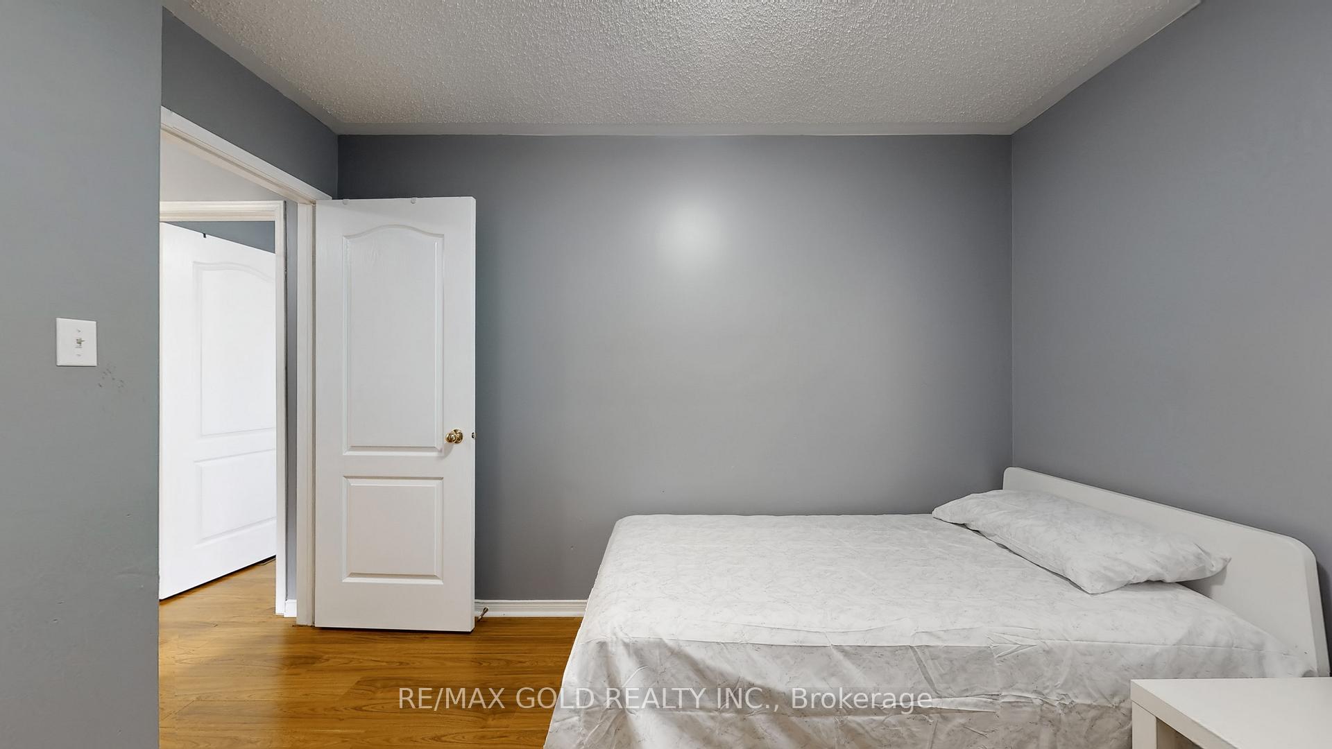 Photo 14 of 64 Sweet Clover Crescent, Brampton, Sandringham-Wellington — HOMEH
