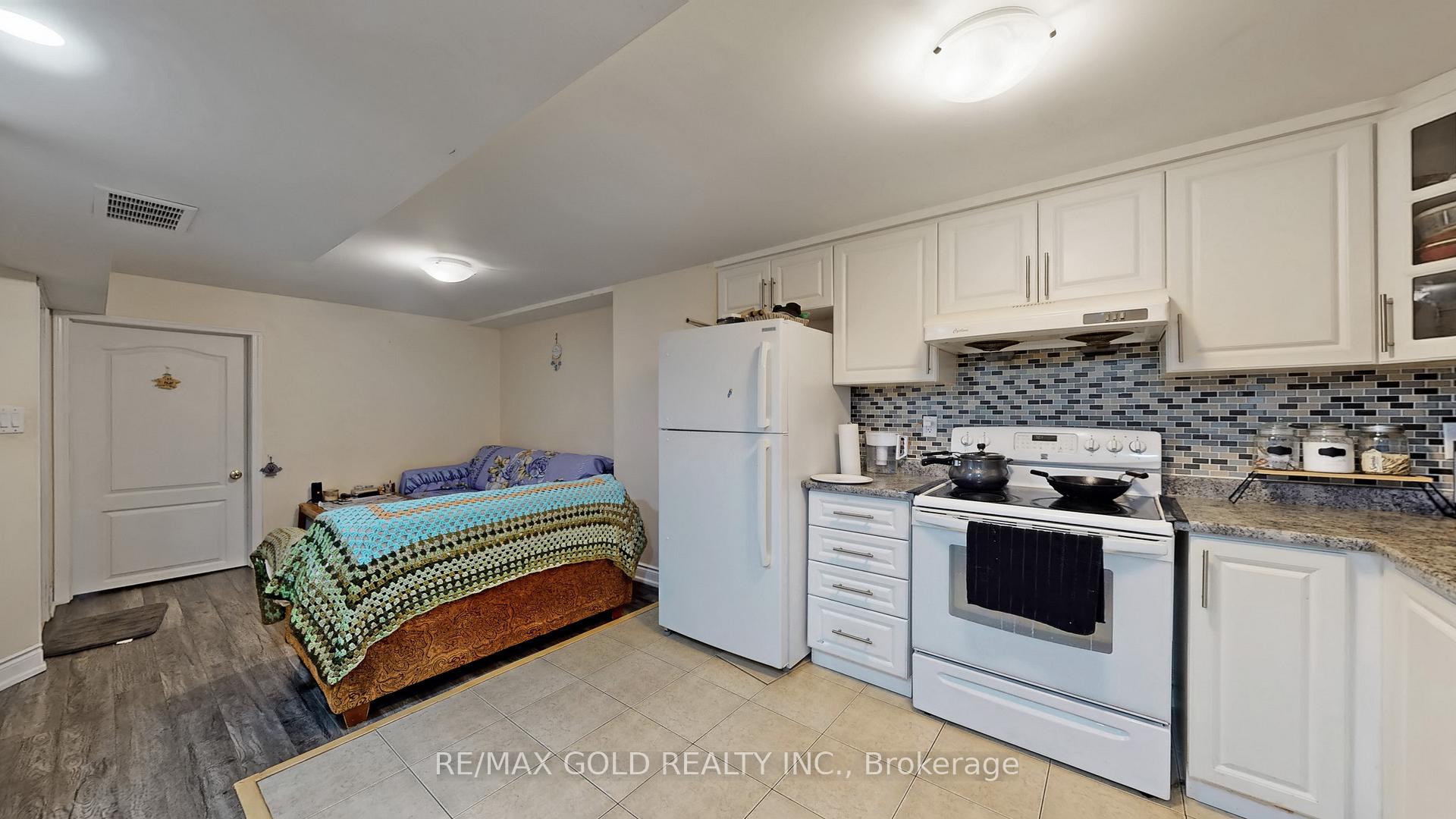 Photo 37 of 64 Sweet Clover Crescent, Brampton, Sandringham-Wellington — HOMEH