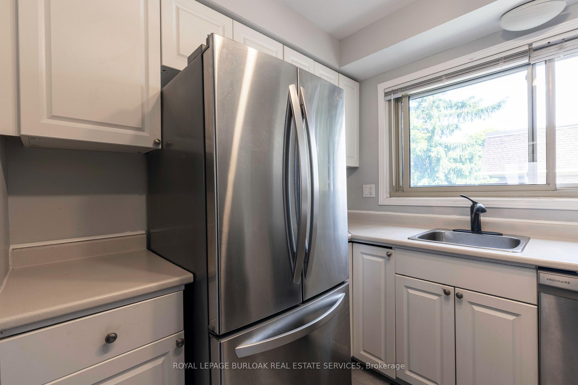 Photo 6 of Unit 16, 125 Bonaventure Drive, Hamilton, Gilbert — HOMEH