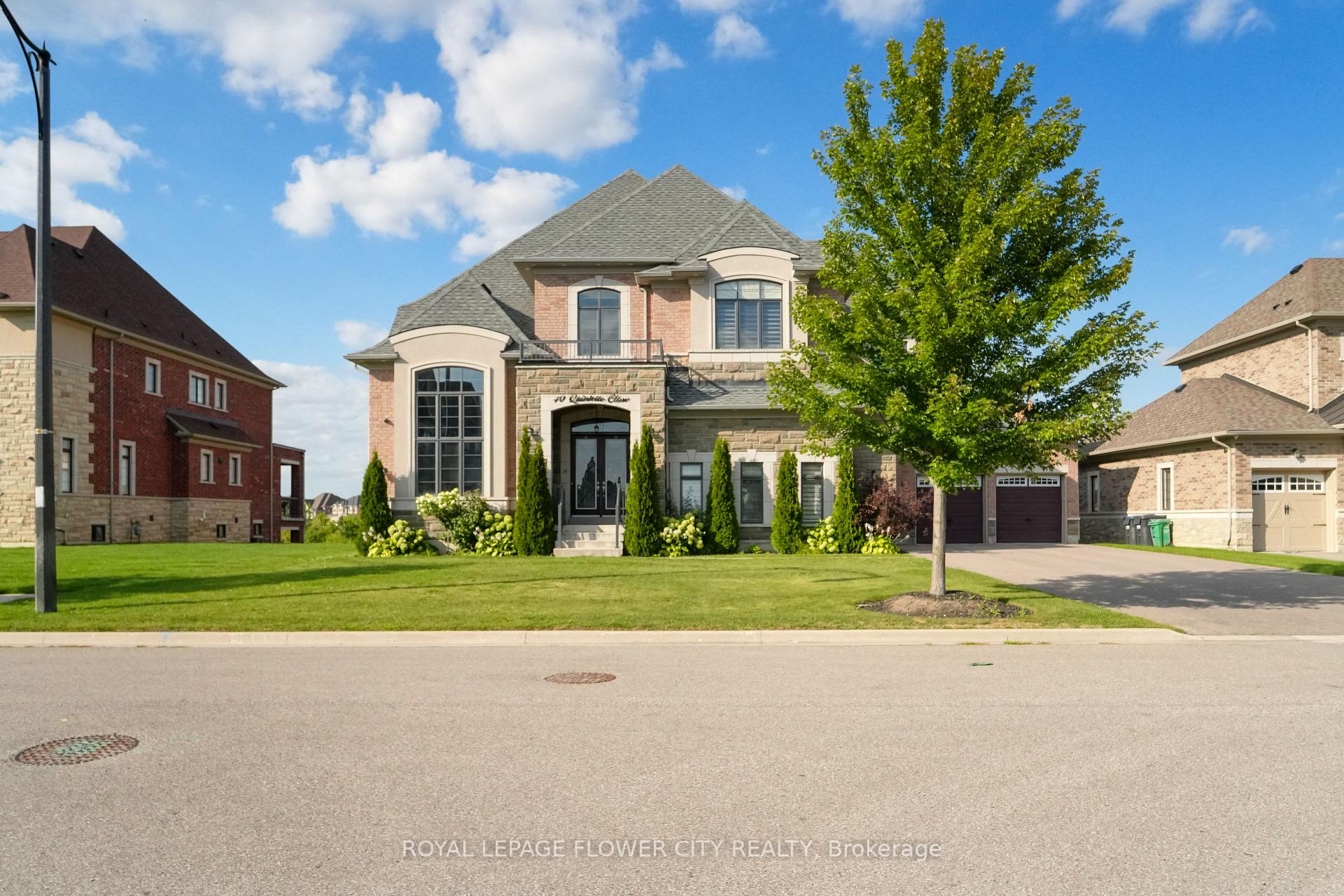 Photo 2 of 40 Quintette Close, Brampton, Toronto Gore Rural Estate — HOMEH
