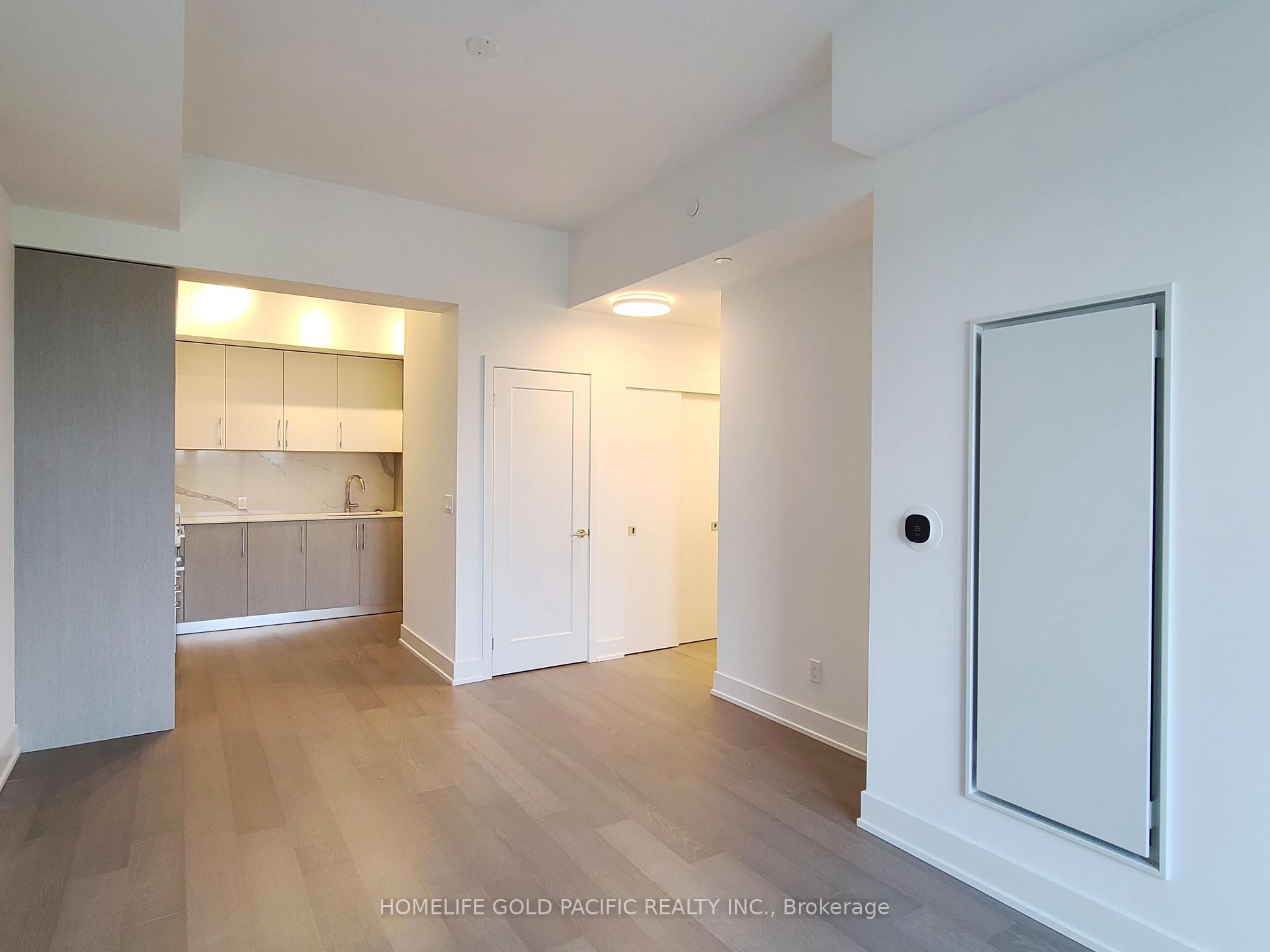 Photo 3 of Unit 902, 8 Manor Road W, Toronto, Yonge-Eglinton — HOMEH