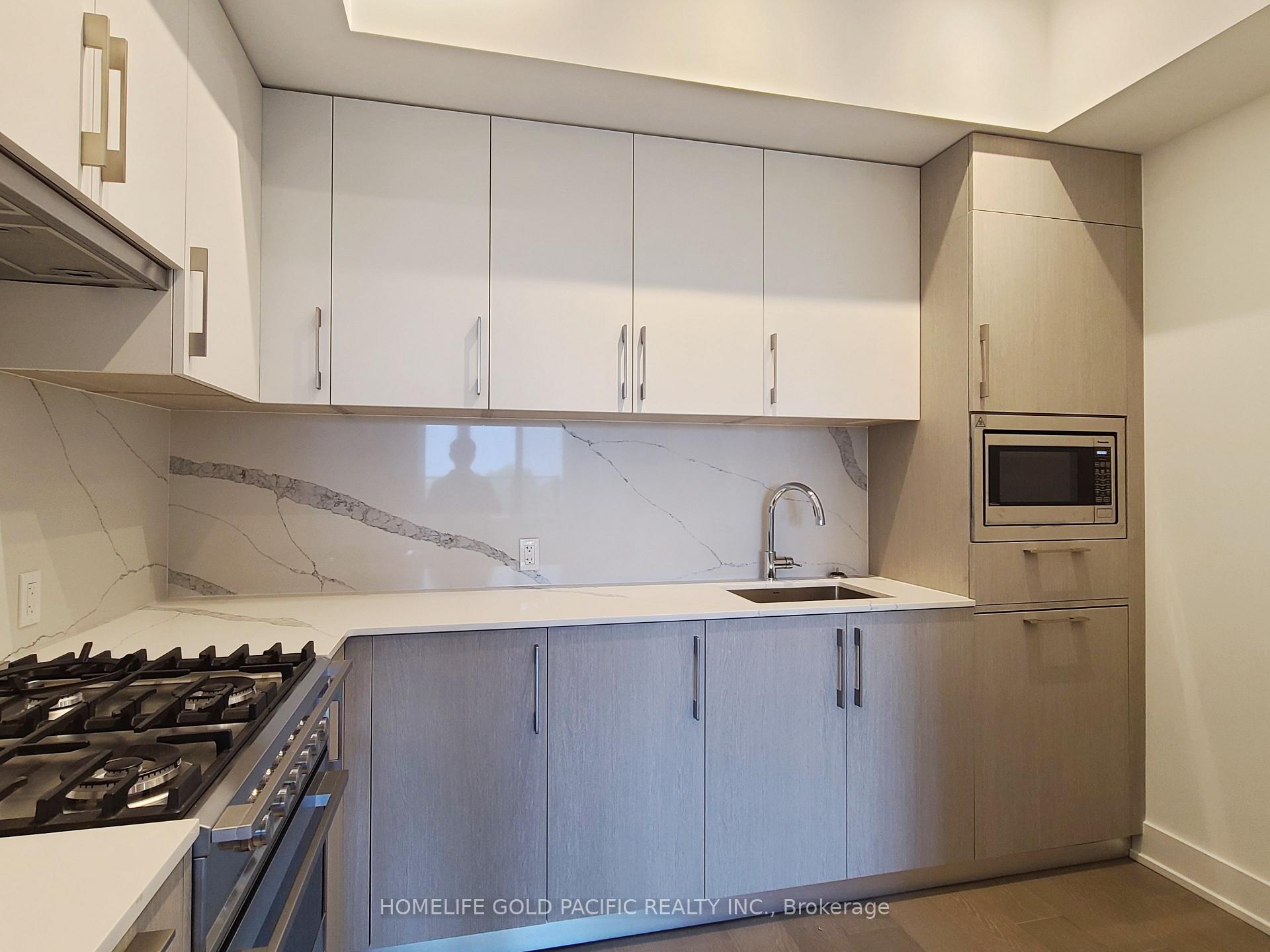 Photo 5 of Unit 902, 8 Manor Road W, Toronto, Yonge-Eglinton — HOMEH