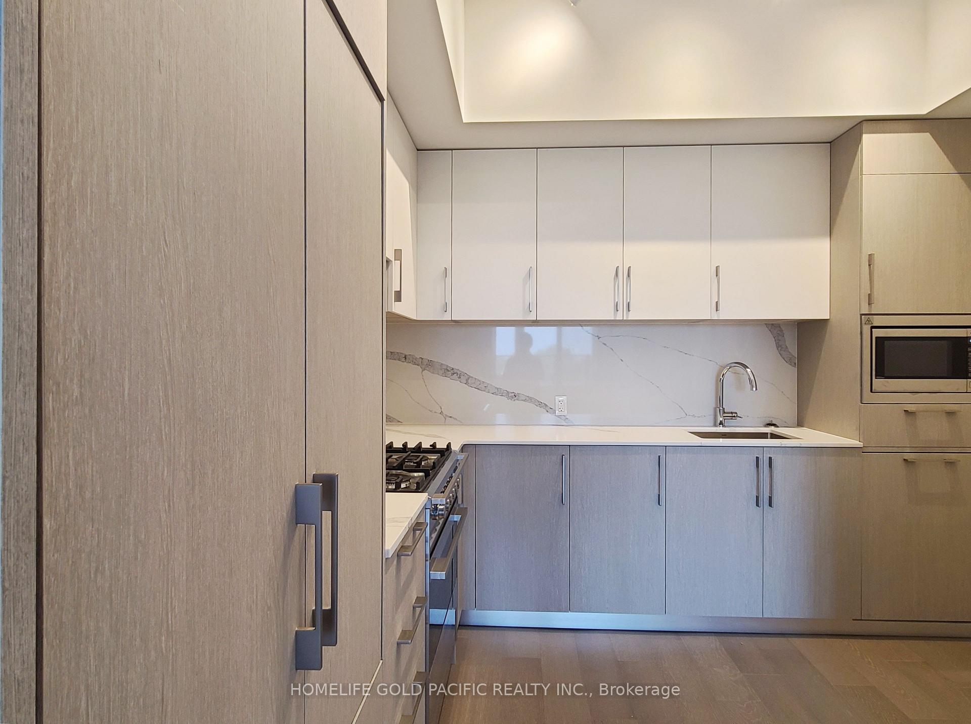 Photo 7 of Unit 902, 8 Manor Road W, Toronto, Yonge-Eglinton — HOMEH