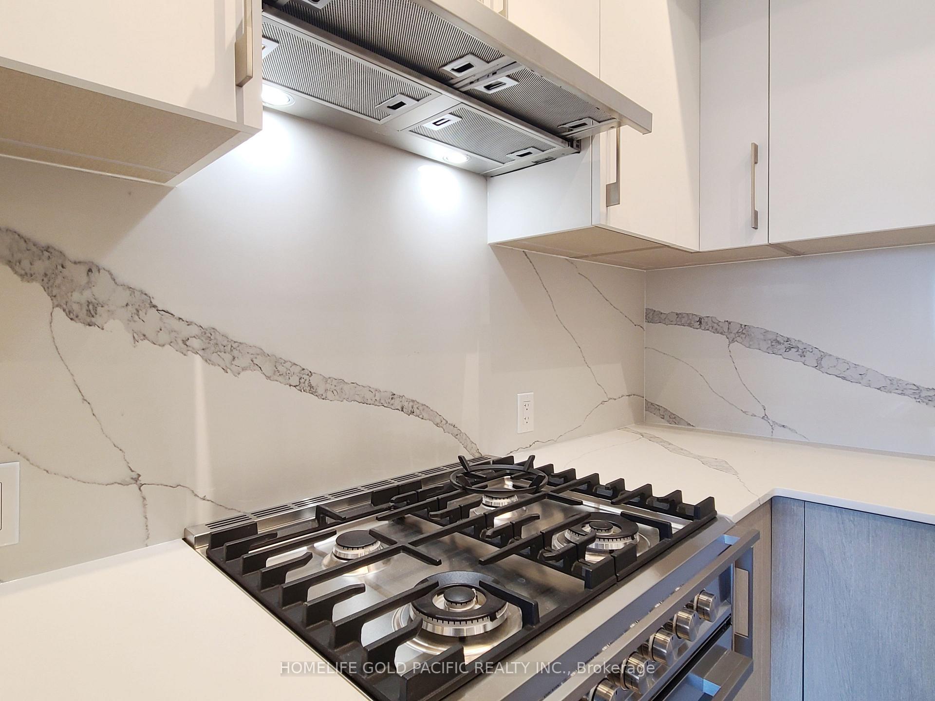 Photo 9 of Unit 902, 8 Manor Road W, Toronto, Yonge-Eglinton — HOMEH