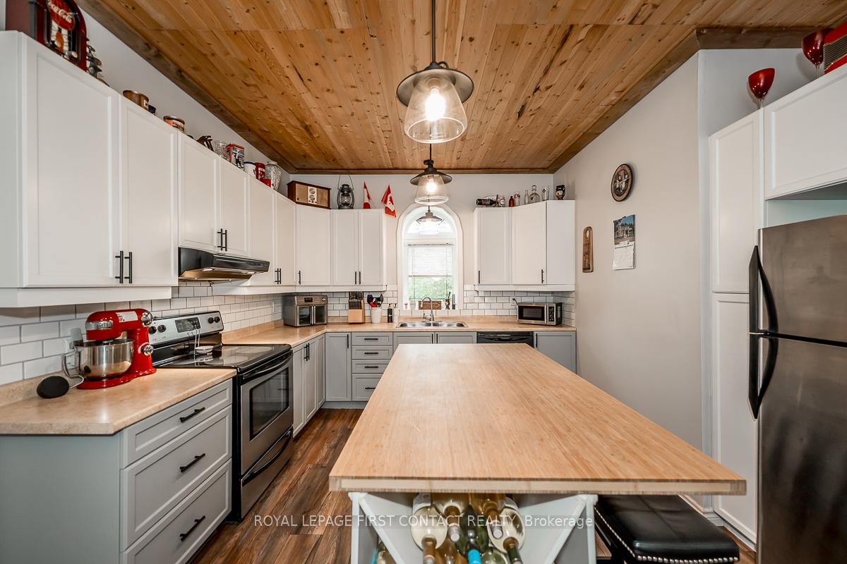 Photo 7 of 7424 County Rd 91, Clearview, Stayner — HOMEH