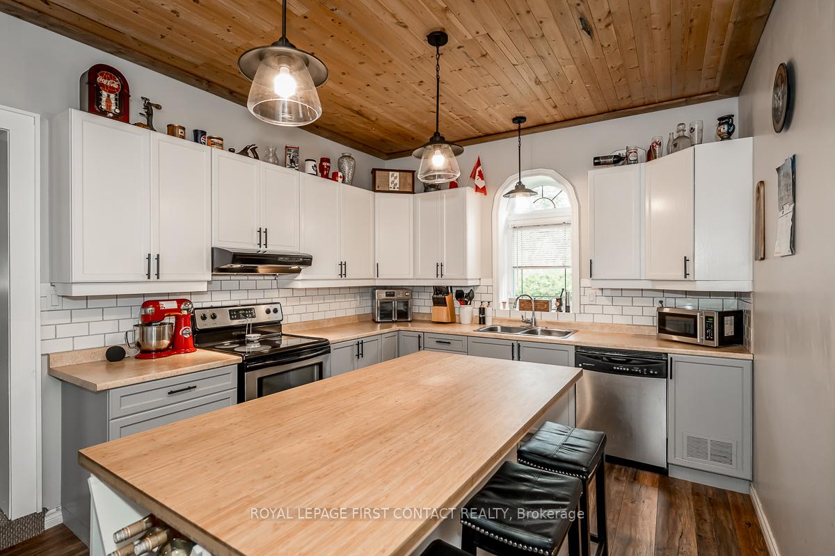 Photo 8 of 7424 County Rd 91, Clearview, Stayner — HOMEH