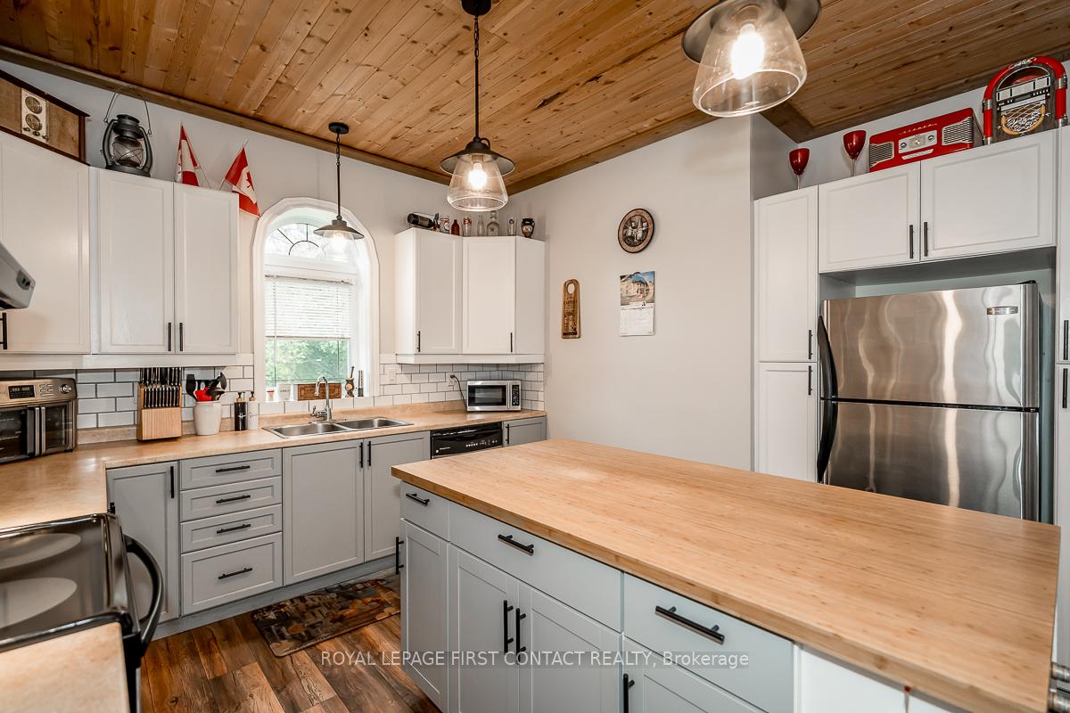 Photo 9 of 7424 County Rd 91, Clearview, Stayner — HOMEH