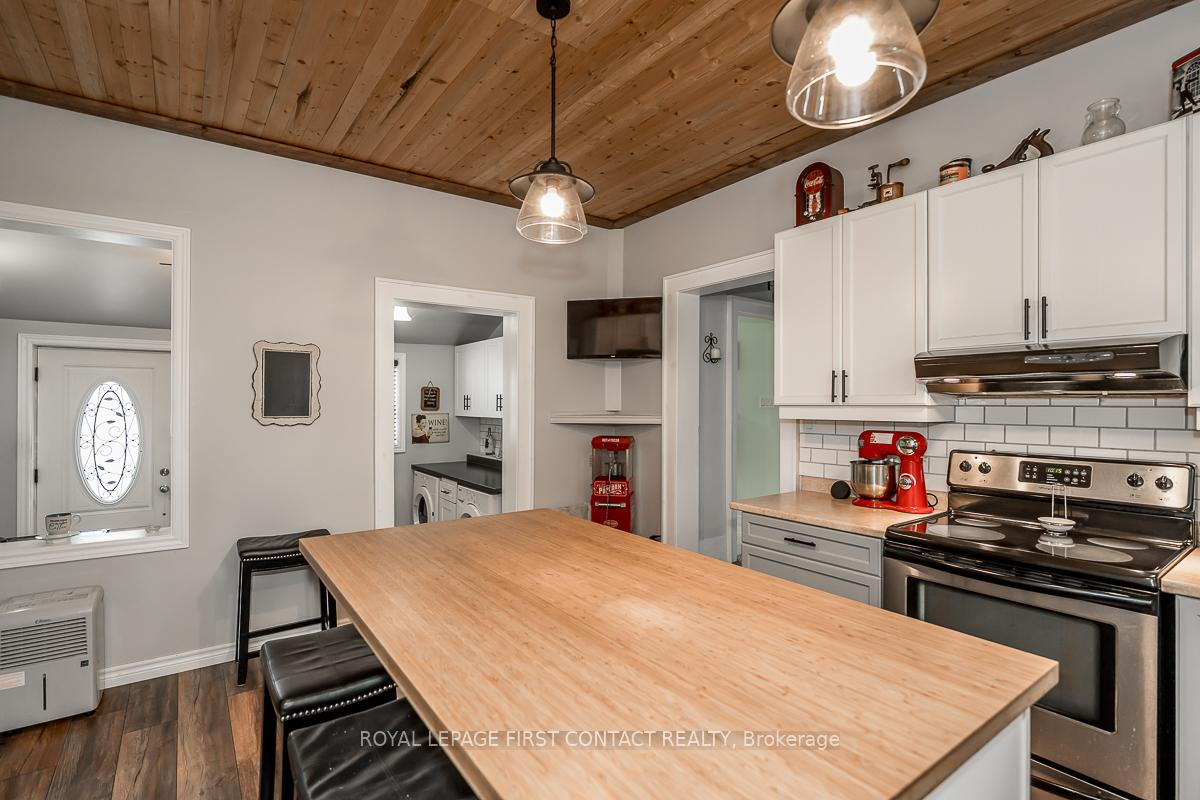 Photo 11 of 7424 County Rd 91, Clearview, Stayner — HOMEH