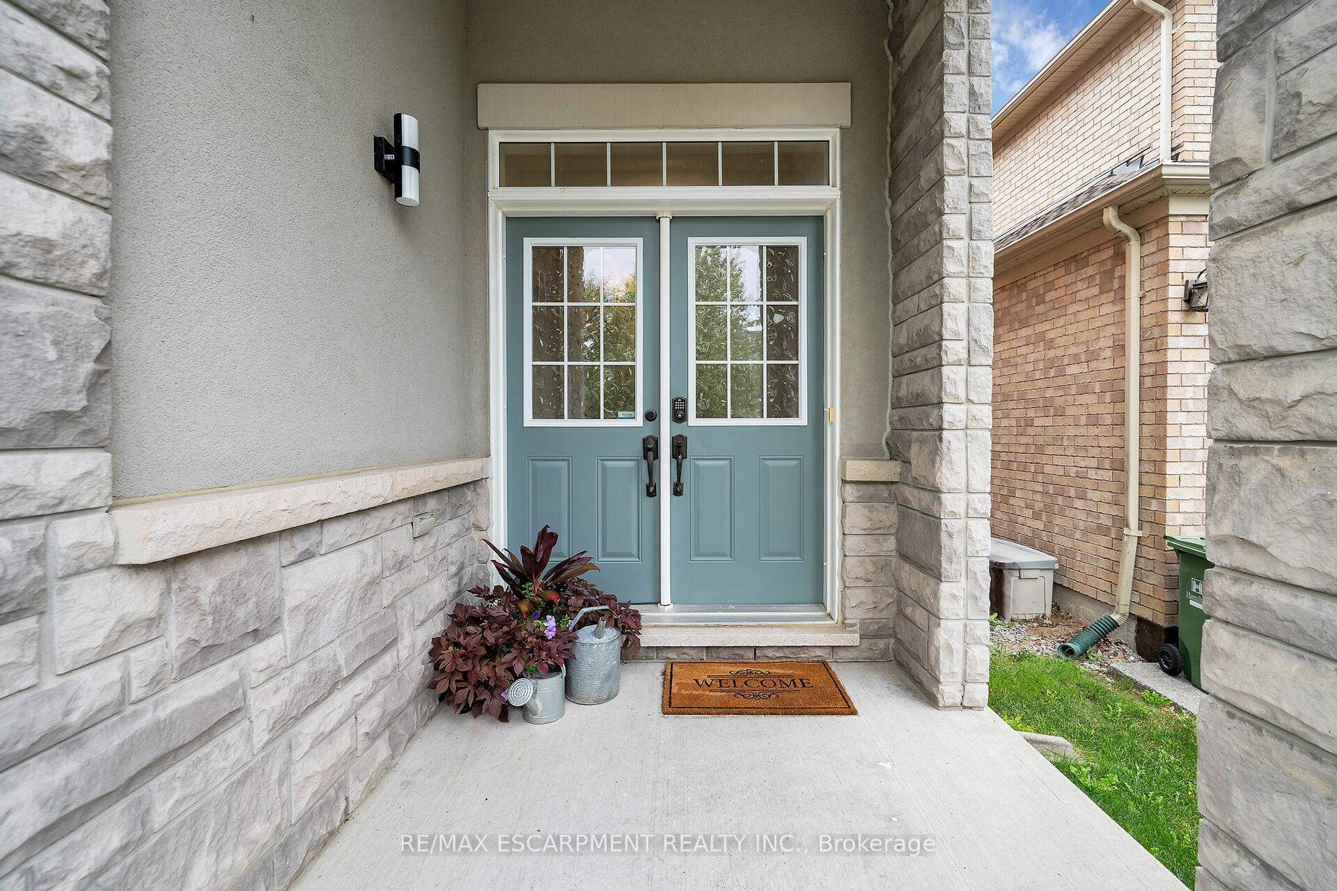 Photo 3 of 48 Montreal Circle, Hamilton, Winona Park — HOMEH