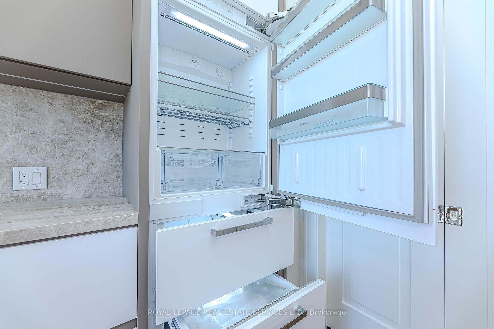 Photo 12 of Unit 605, 2 Forest Hill Road, Toronto, Forest Hill South — HOMEH