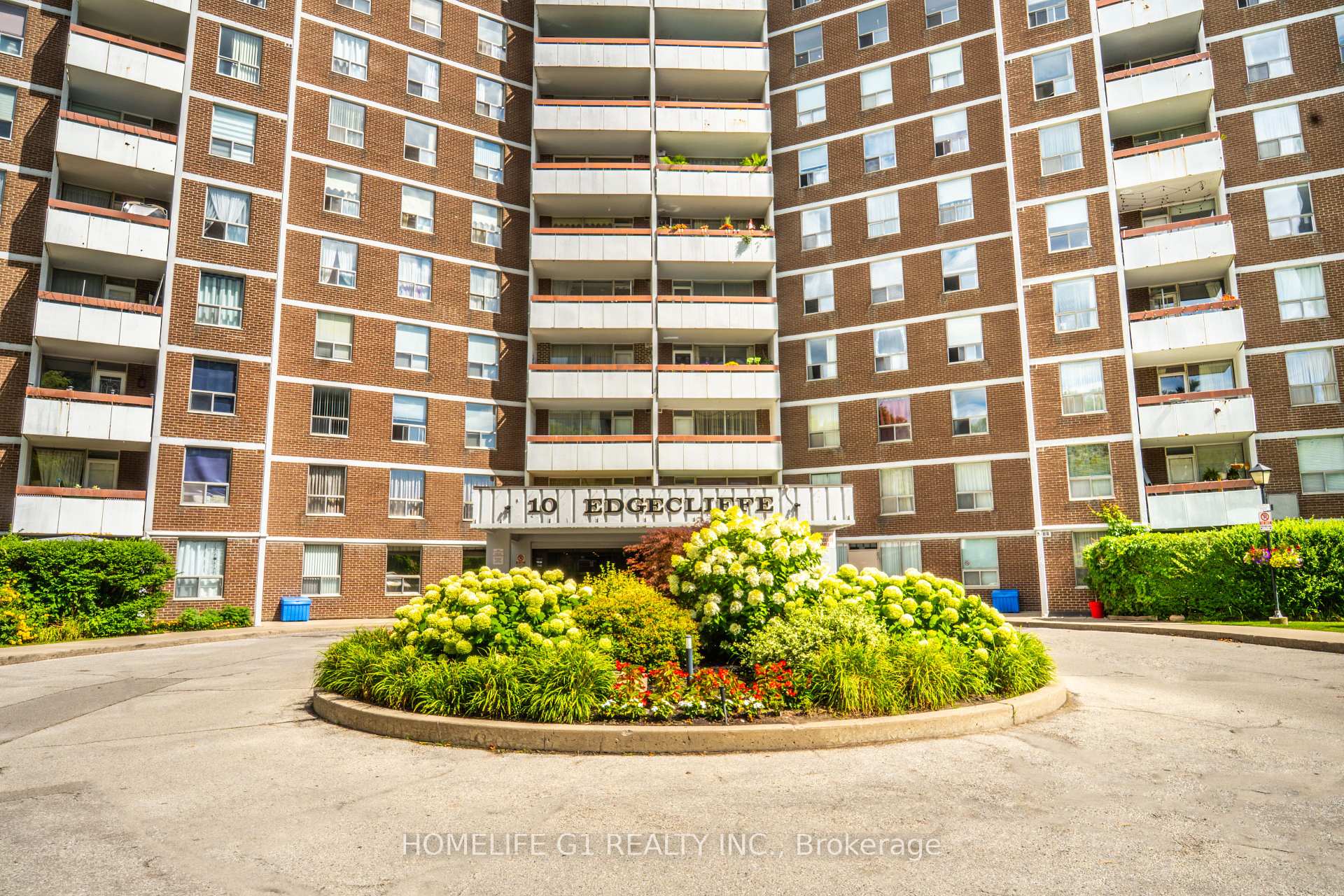 Front of Unit 1107, 10 Edgecliff Golfway