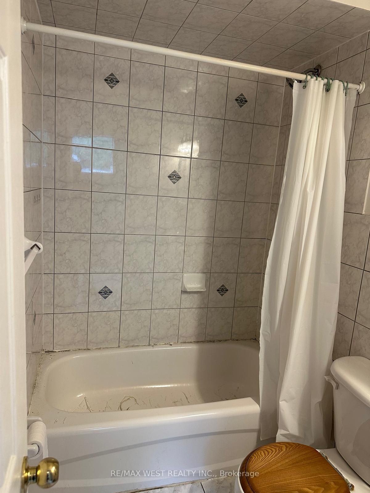 Photo 4 of Unit Main, 563 Ossington Avenue, Toronto, Palmerston-Little Italy — HOMEH
