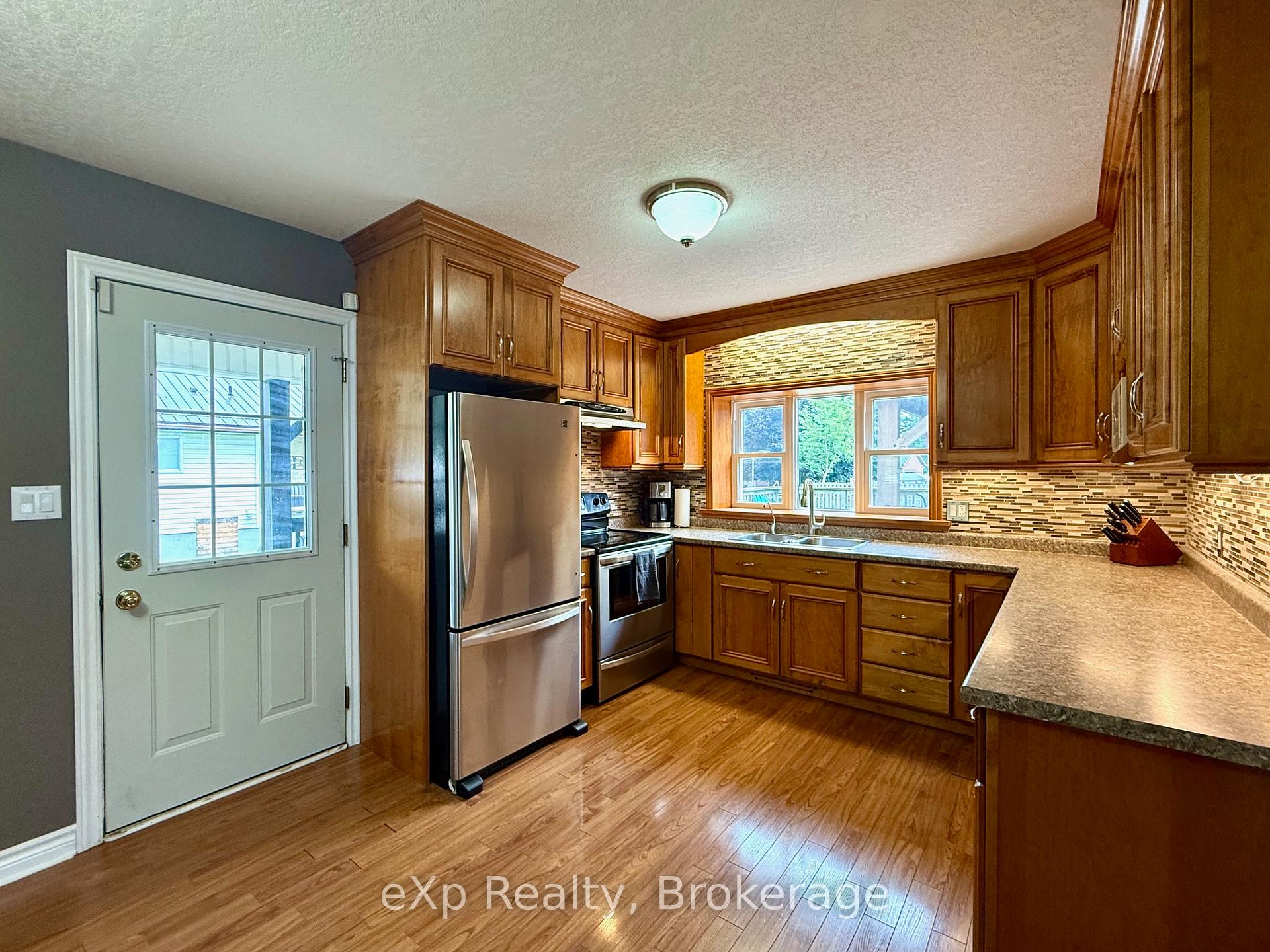 Photo 11 of 65 Elora Street N, Minto — HOMEH