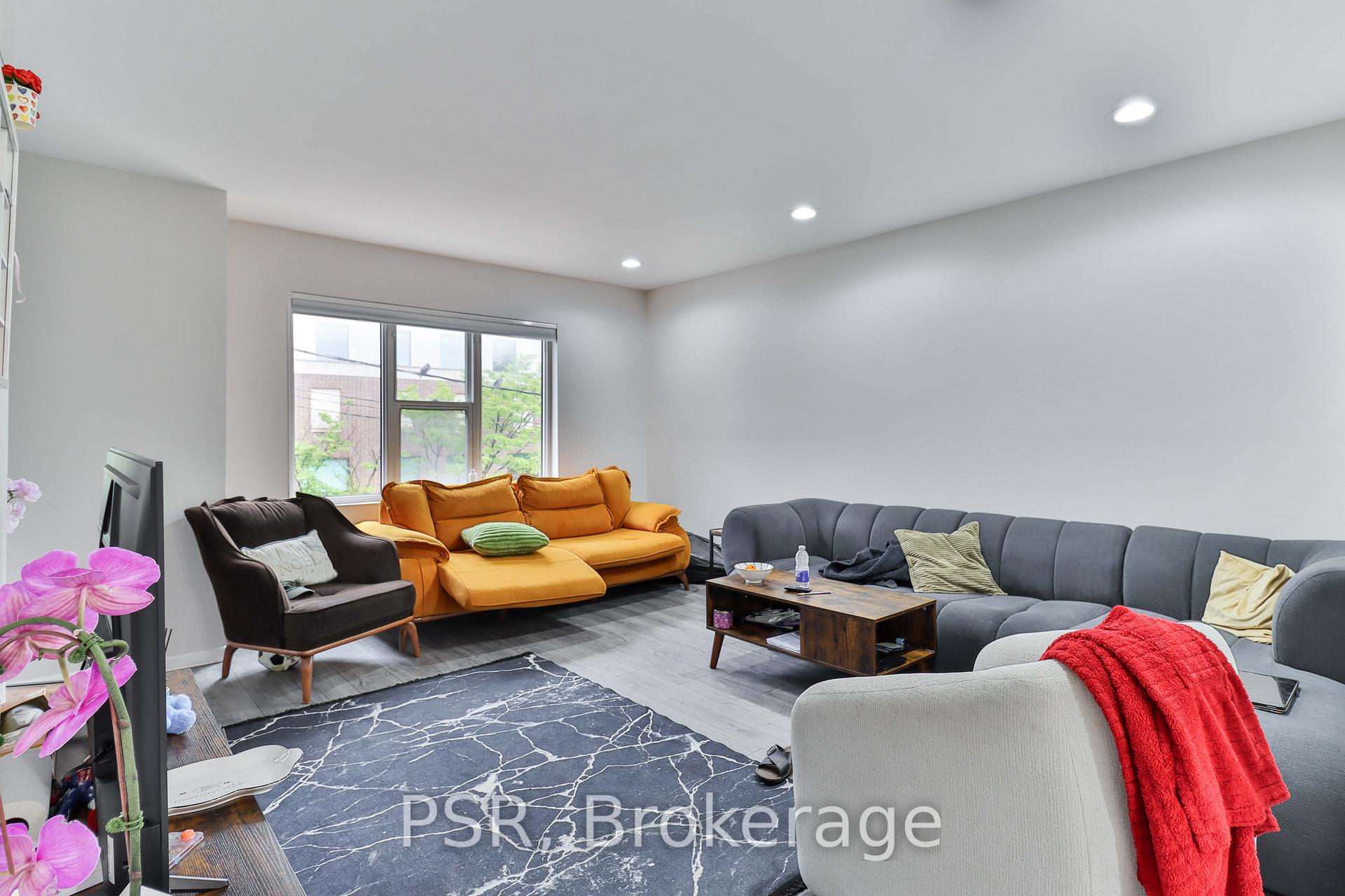Photo 5 of Unit 3, 104 Beverley Street, Toronto, Kensington-Chinatown — HOMEH