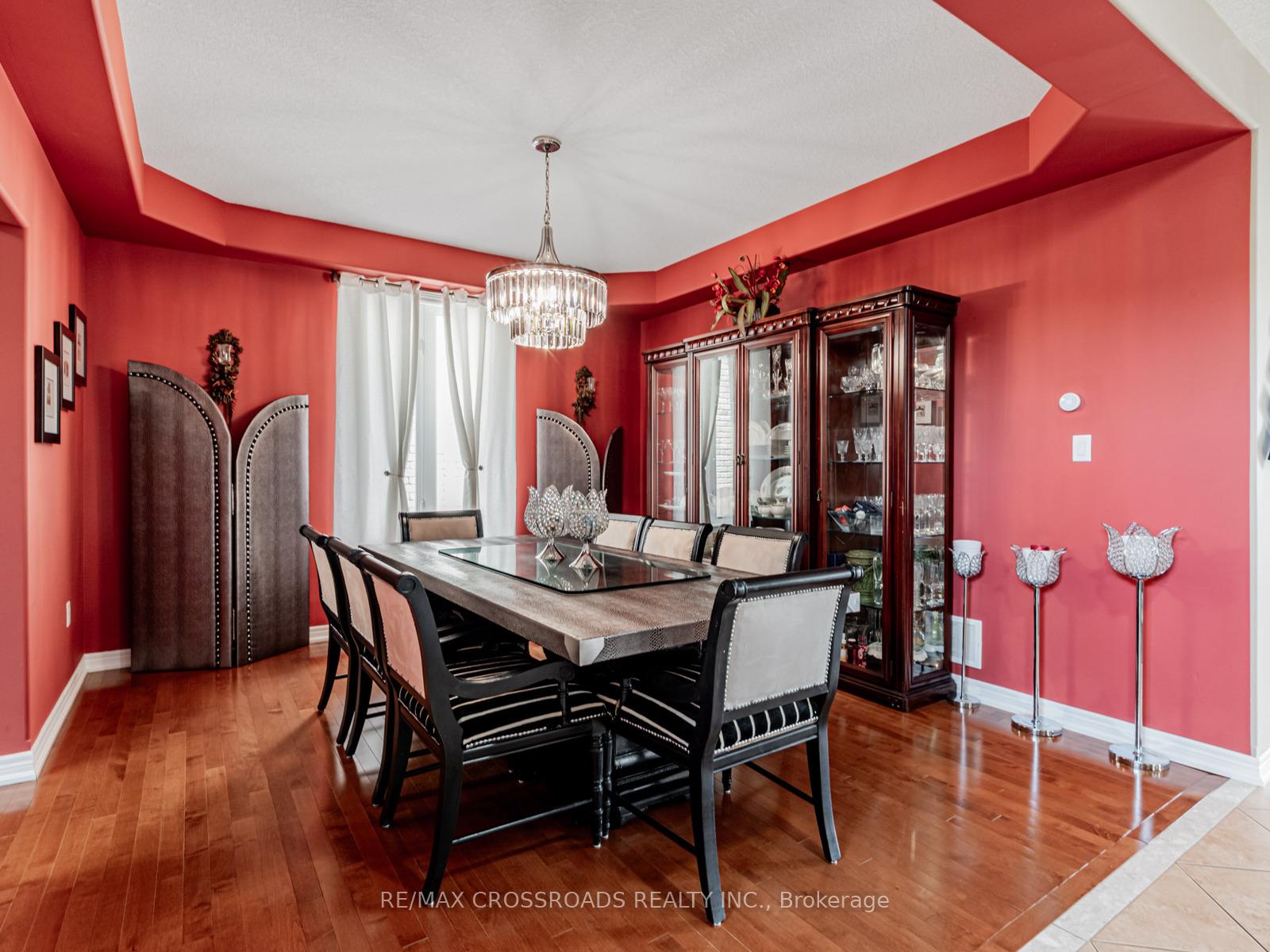 Photo 8 of 10 Parisian Crescent, Barrie, Innis-Shore — HOMEH