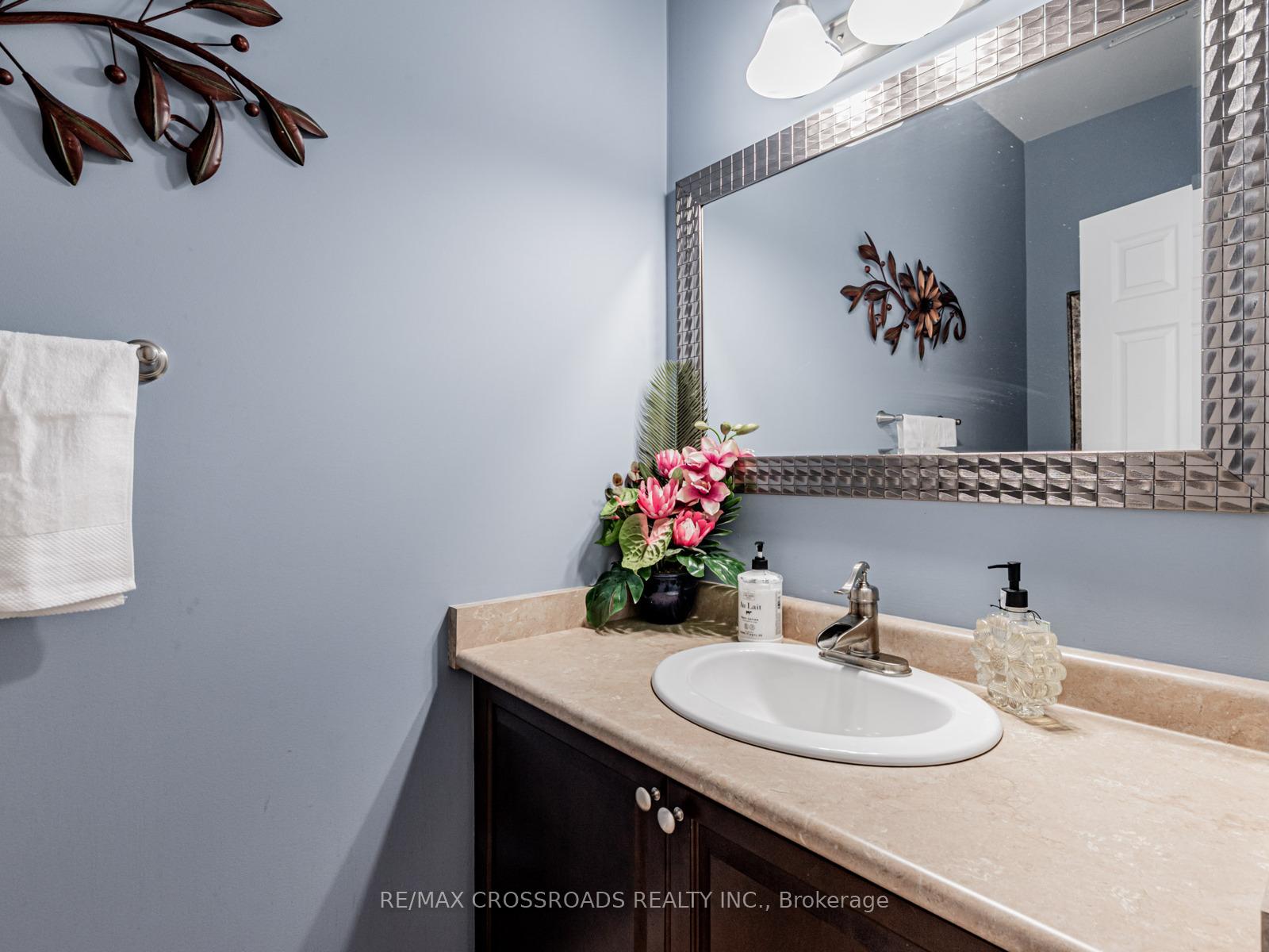 Photo 10 of 10 Parisian Crescent, Barrie, Innis-Shore — HOMEH