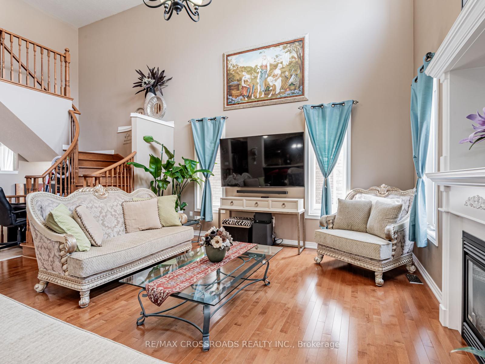 Photo 15 of 10 Parisian Crescent, Barrie, Innis-Shore — HOMEH