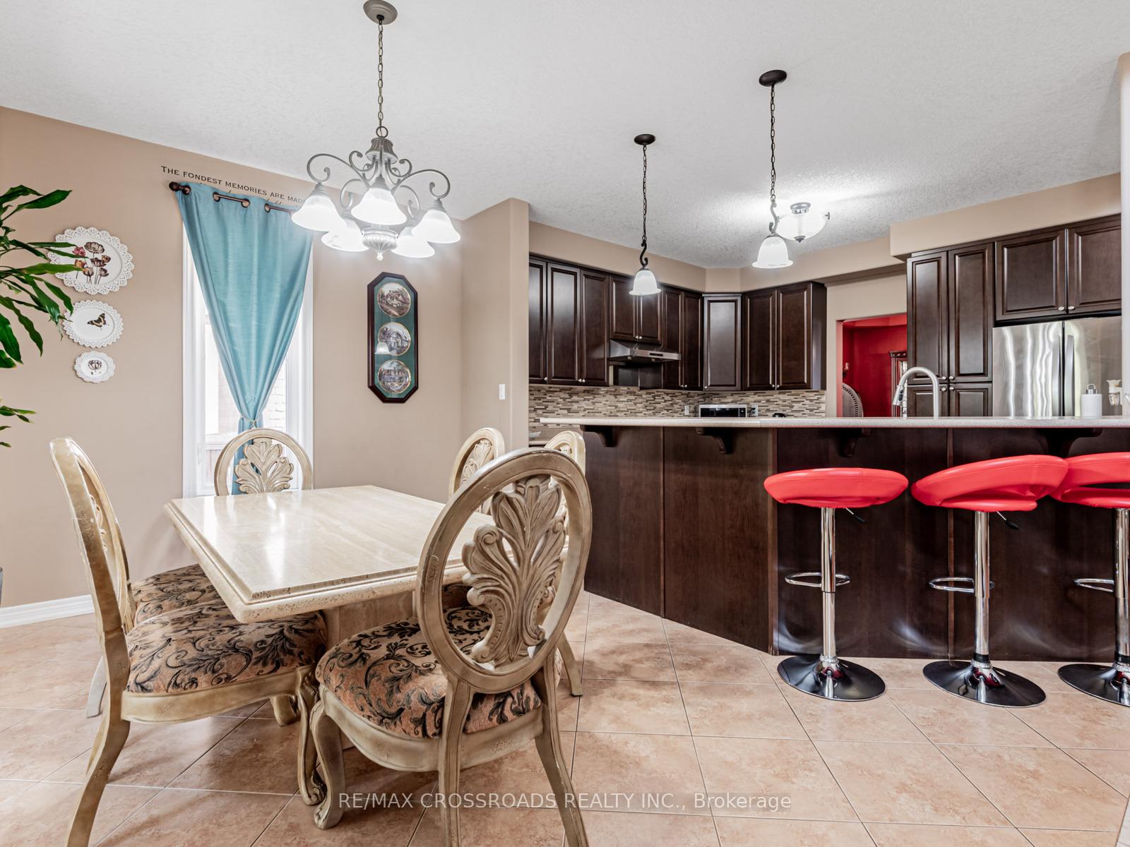 Photo 18 of 10 Parisian Crescent, Barrie, Innis-Shore — HOMEH