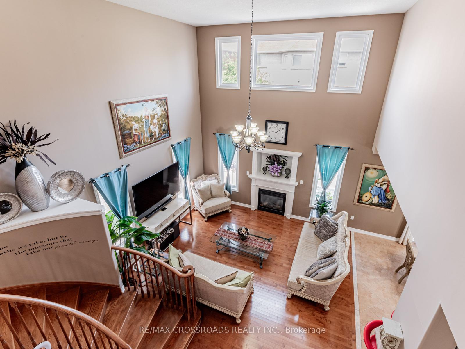 Photo 22 of 10 Parisian Crescent, Barrie, Innis-Shore — HOMEH
