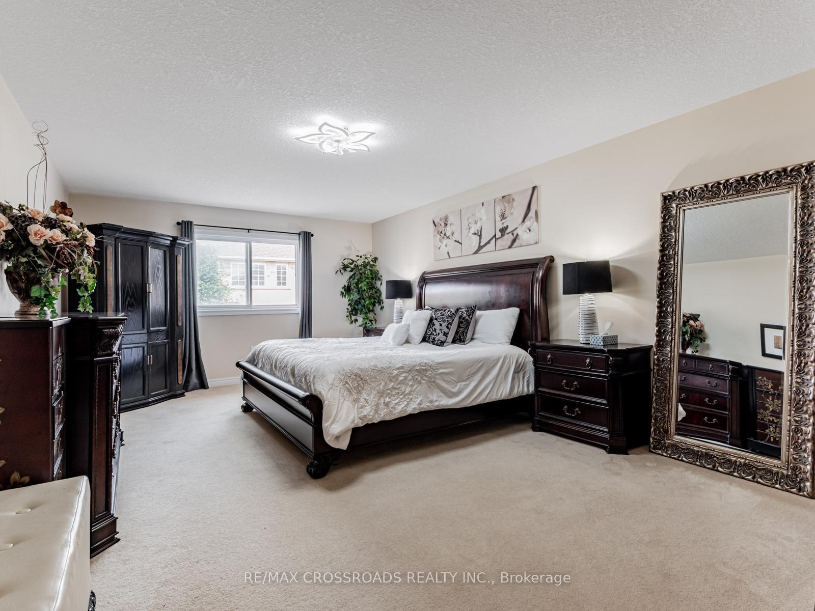 Photo 23 of 10 Parisian Crescent, Barrie, Innis-Shore — HOMEH