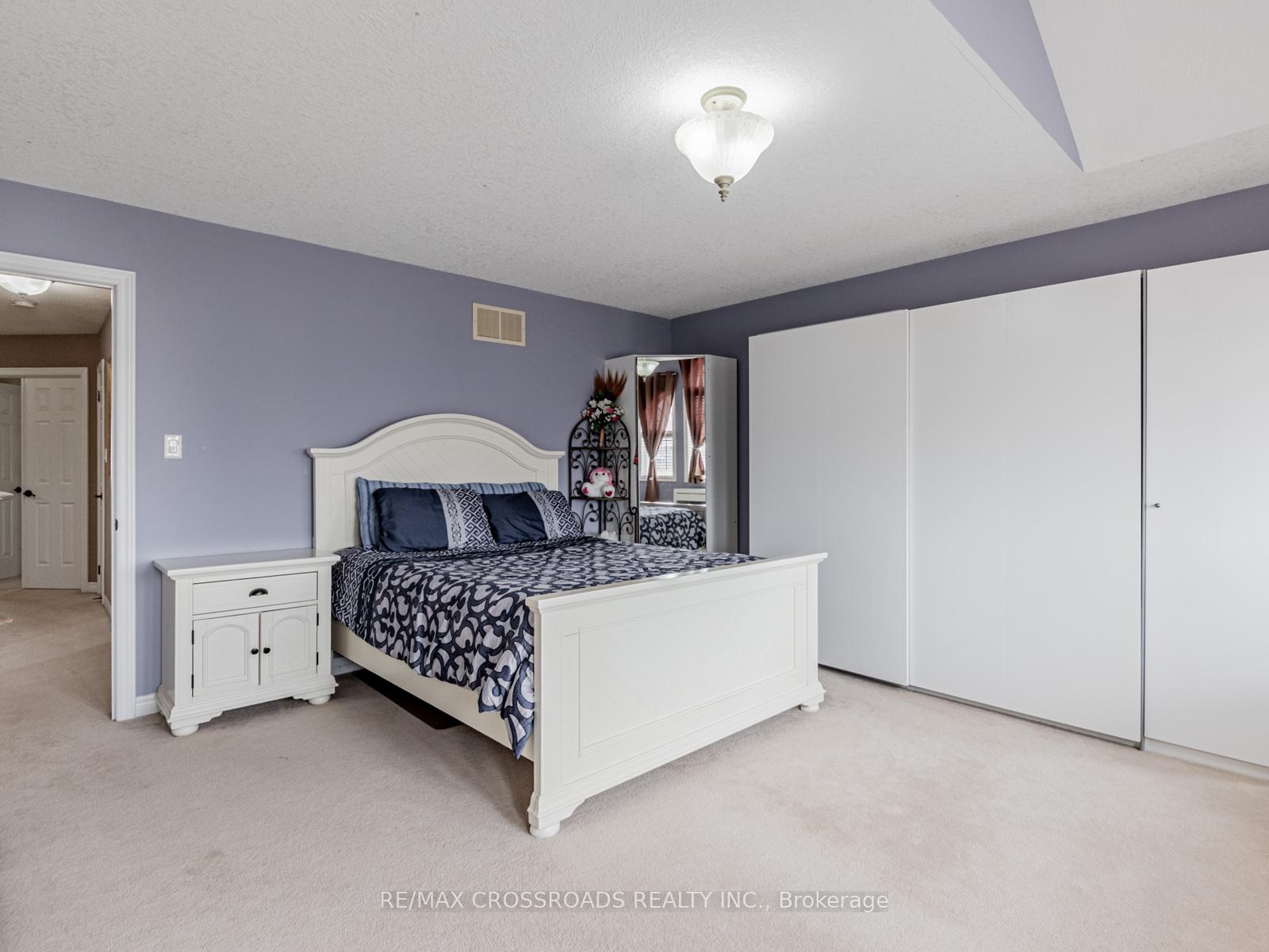 Photo 28 of 10 Parisian Crescent, Barrie, Innis-Shore — HOMEH