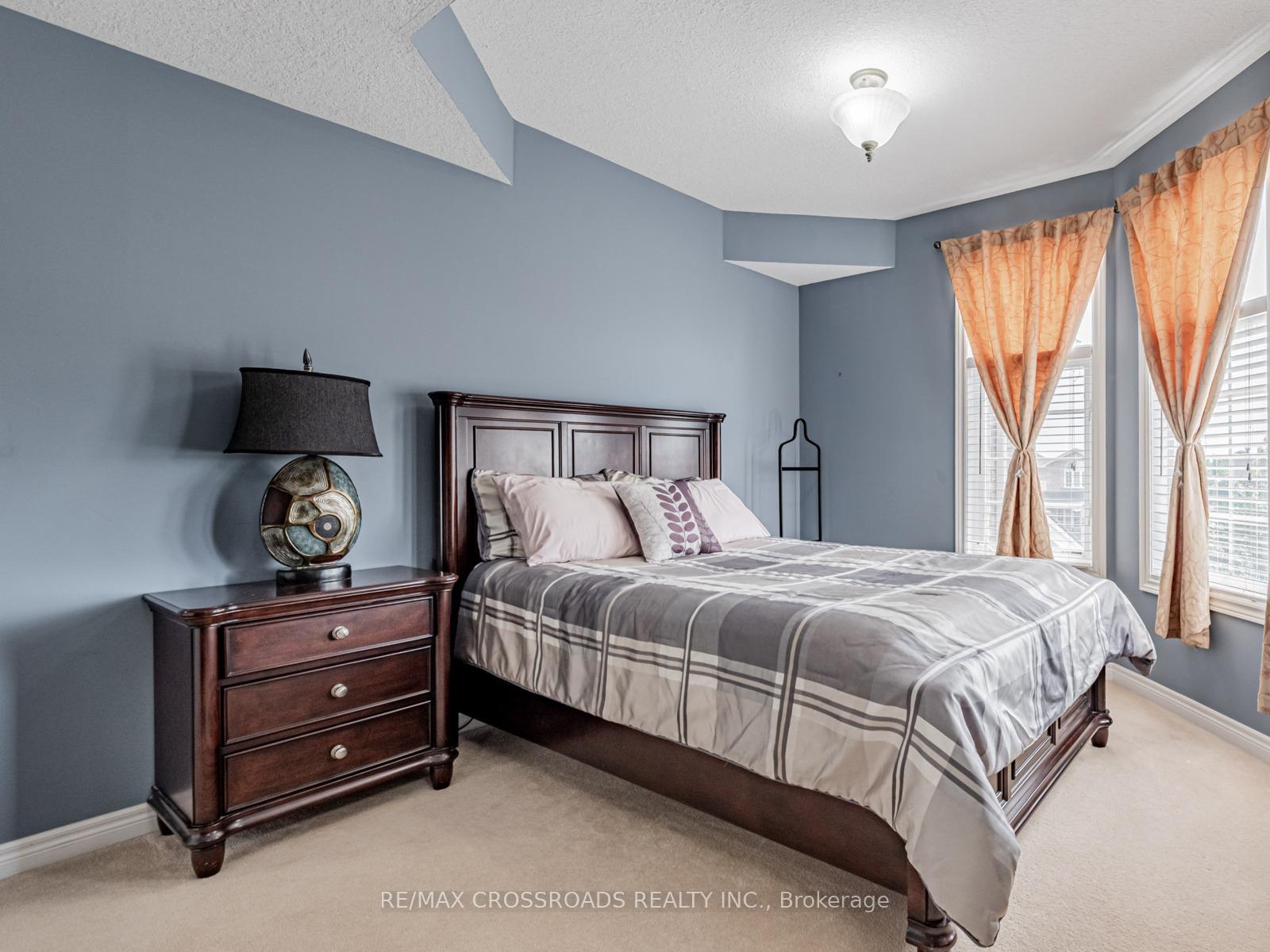 Photo 30 of 10 Parisian Crescent, Barrie, Innis-Shore — HOMEH