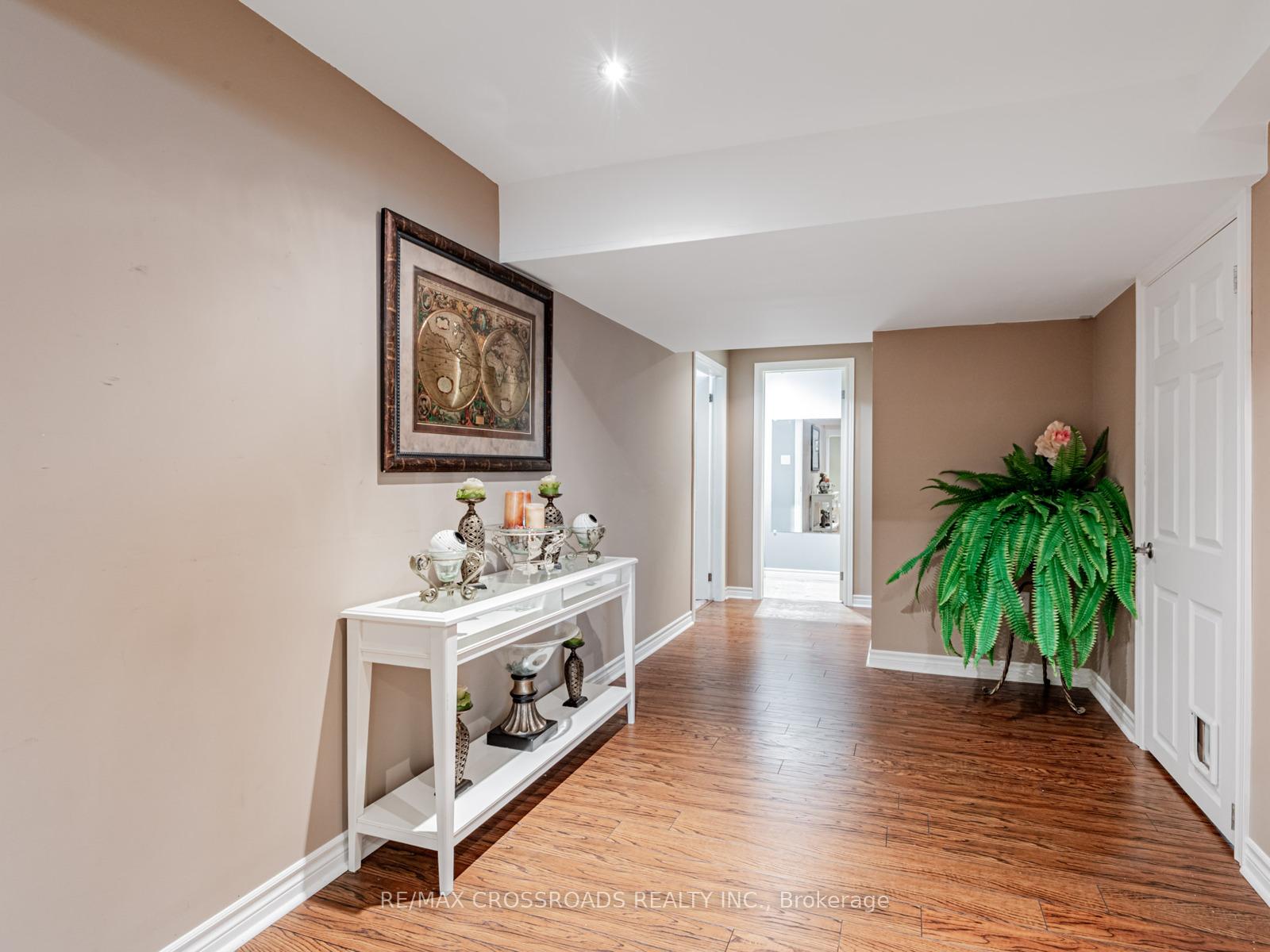 Photo 37 of 10 Parisian Crescent, Barrie, Innis-Shore — HOMEH