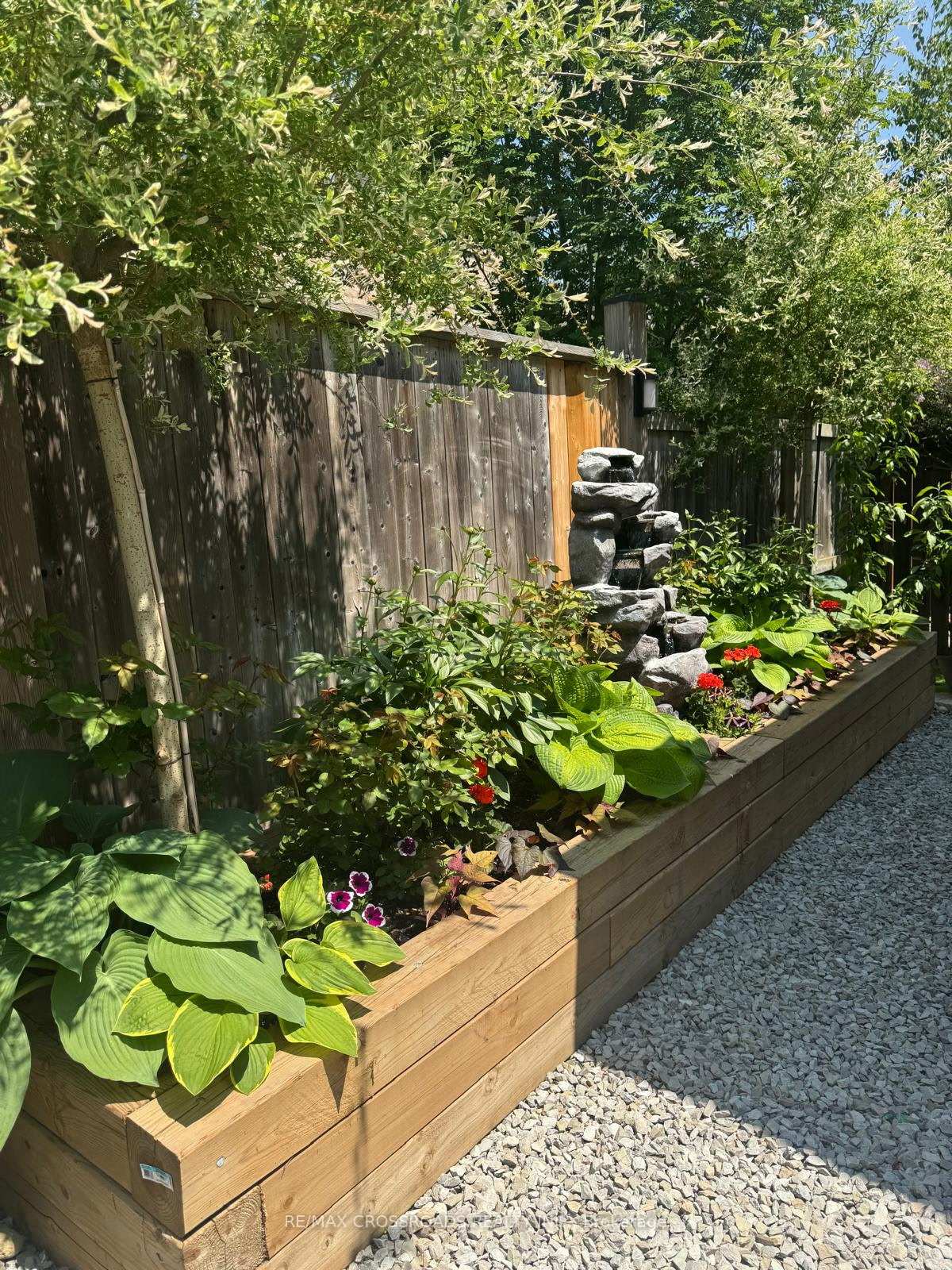 Photo 44 of 10 Parisian Crescent, Barrie, Innis-Shore — HOMEH