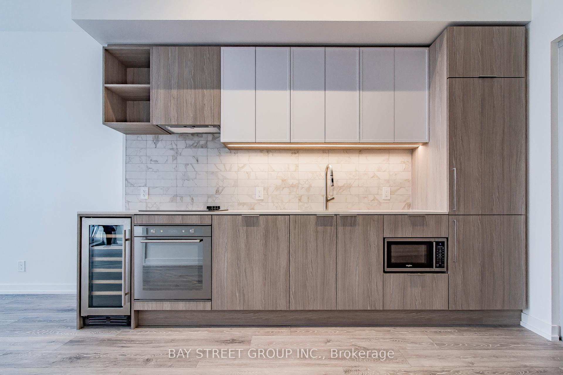 Photo 3 of Unit 903, 2020 Bathurst Street, Toronto, Humewood-Cedarvale — HOMEH