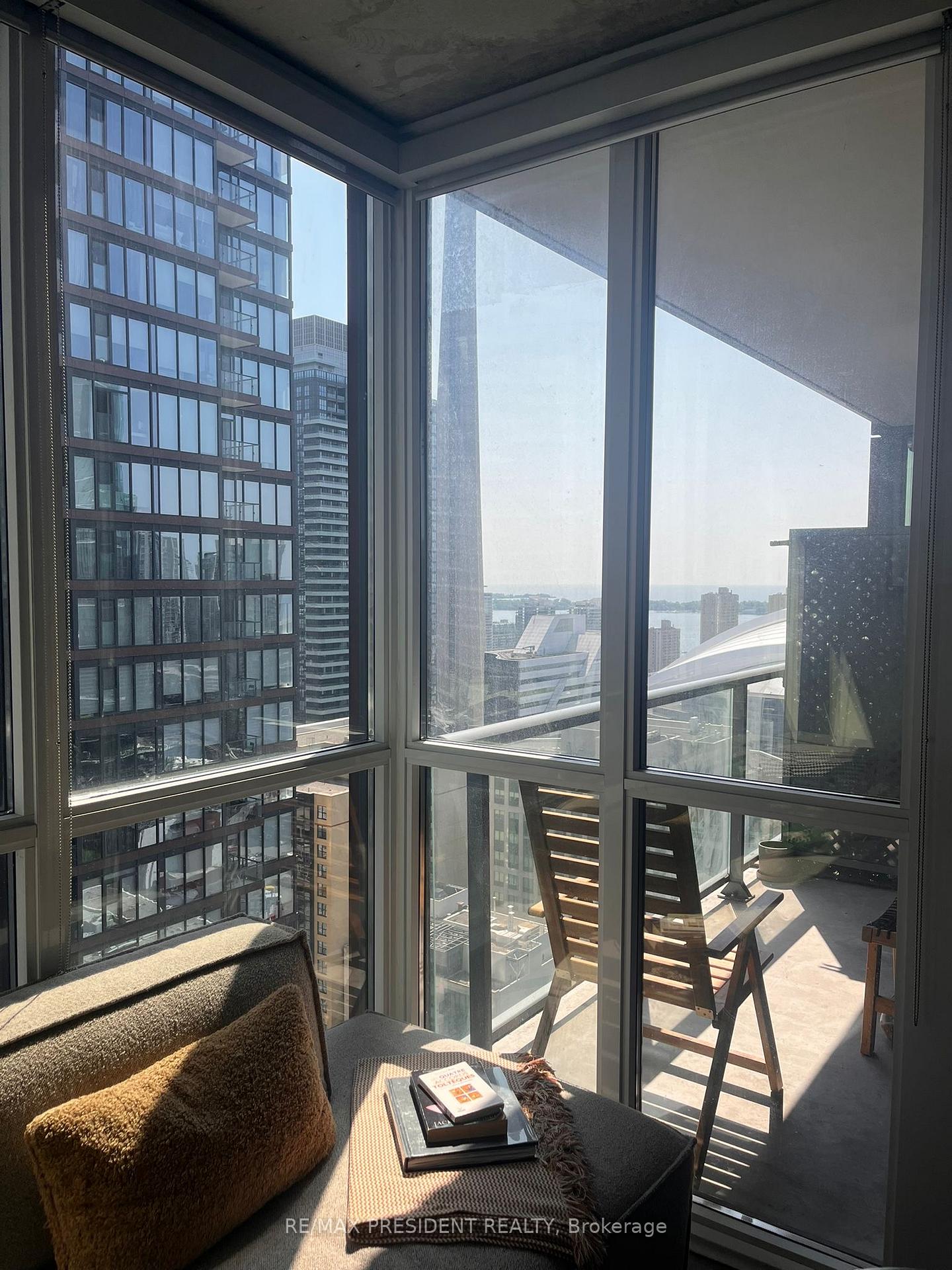 Photo 5 of Unit 2903, 88 Blue Jays Way, Toronto, Waterfront Communities — HOMEH