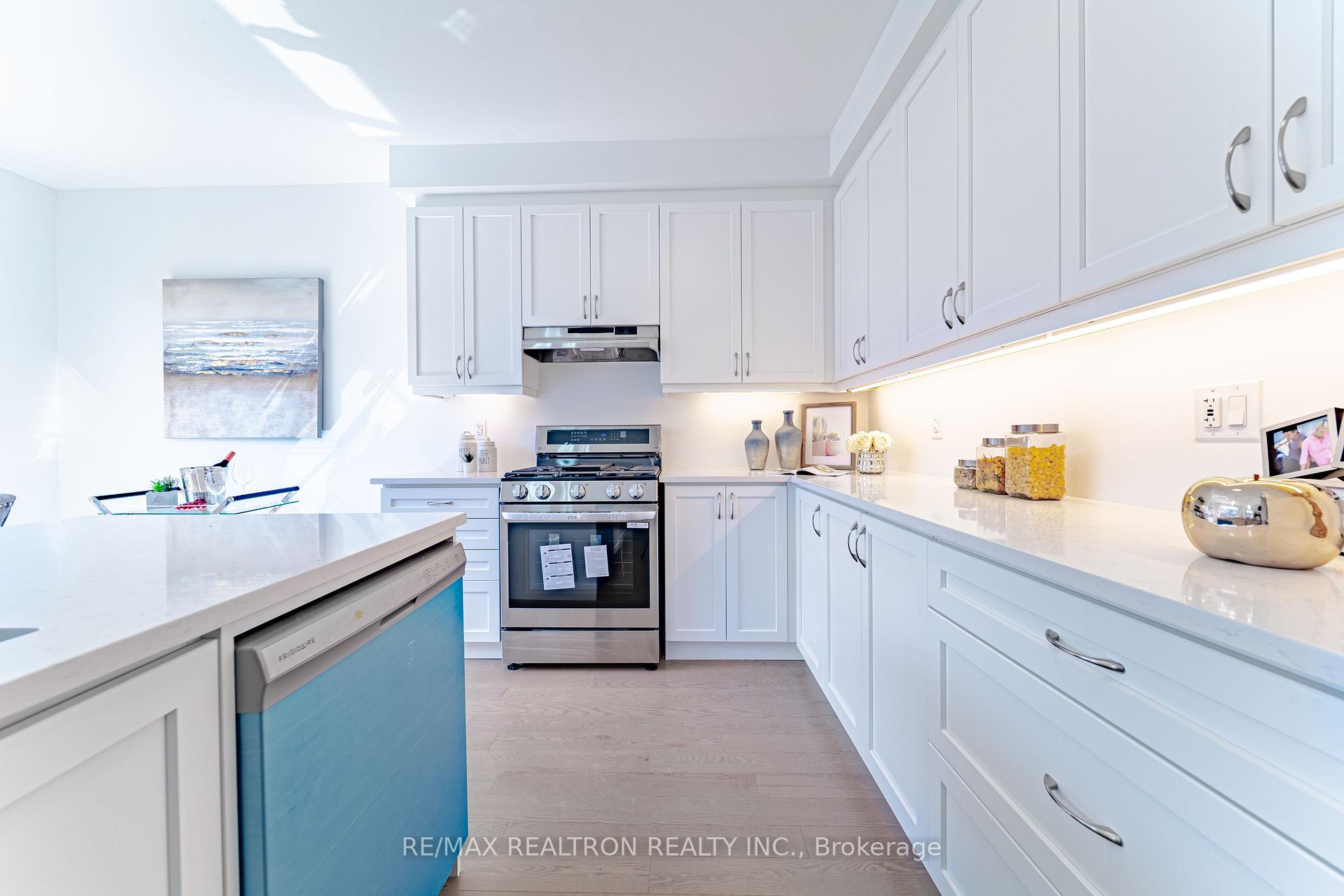 Photo 18 of 63 Greenridge Crescent, Markham, Victoria Square — HOMEH