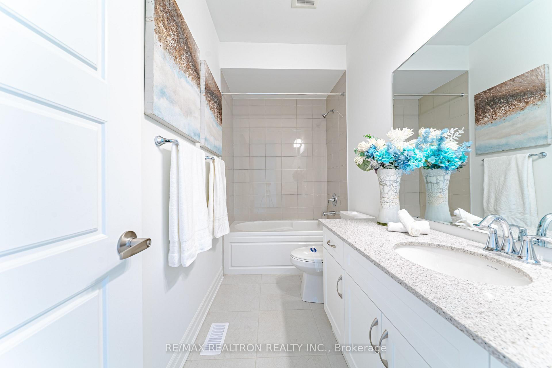 Photo 44 of 63 Greenridge Crescent, Markham, Victoria Square — HOMEH