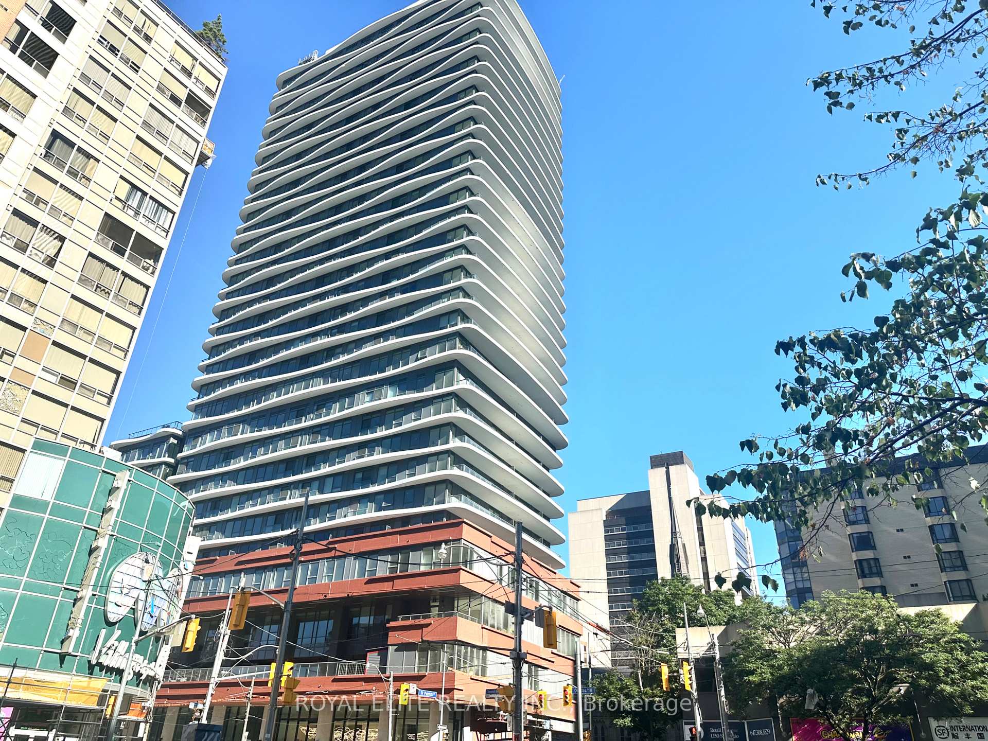 Front of Unit 2308, 280 Dundas Street W