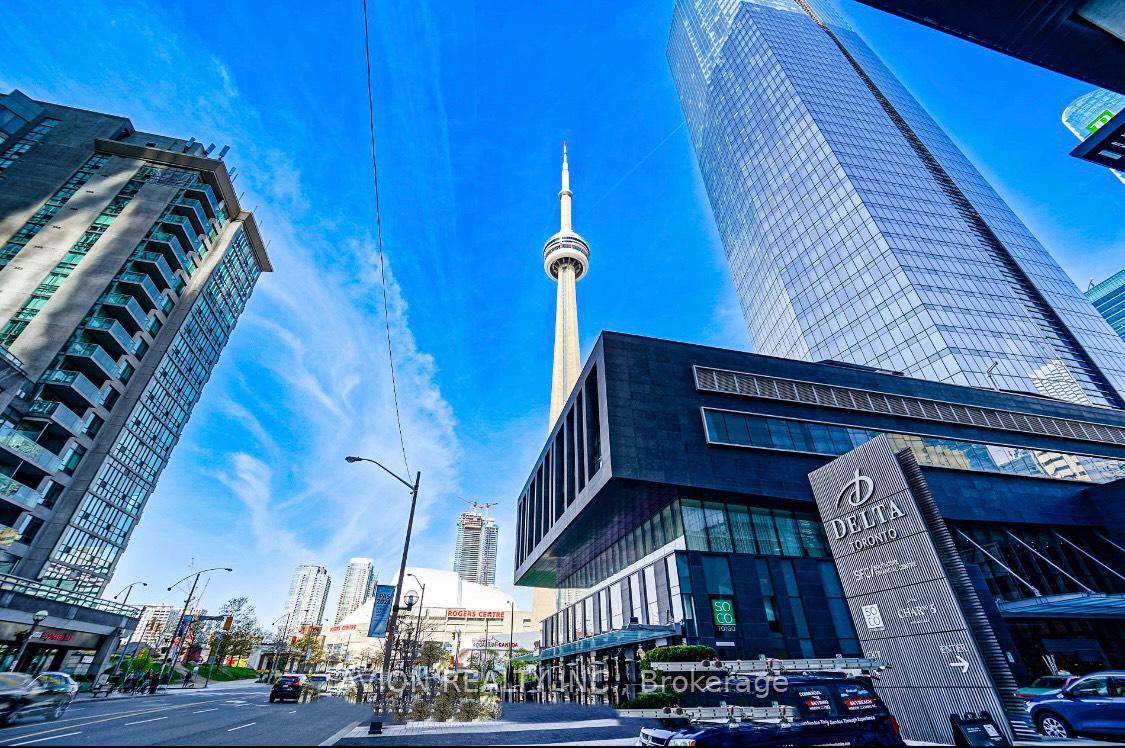 Photo 3 of Unit 803, 30 Grand Trunk Crescent, Toronto, Waterfront Communities — HOMEH