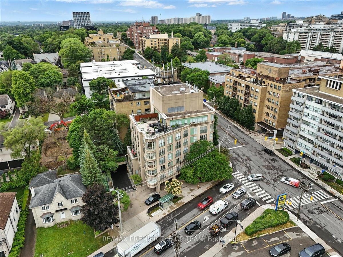 Photo 3 of Unit 401, 800 Spadina Road, Toronto, Forest Hill South — HOMEH