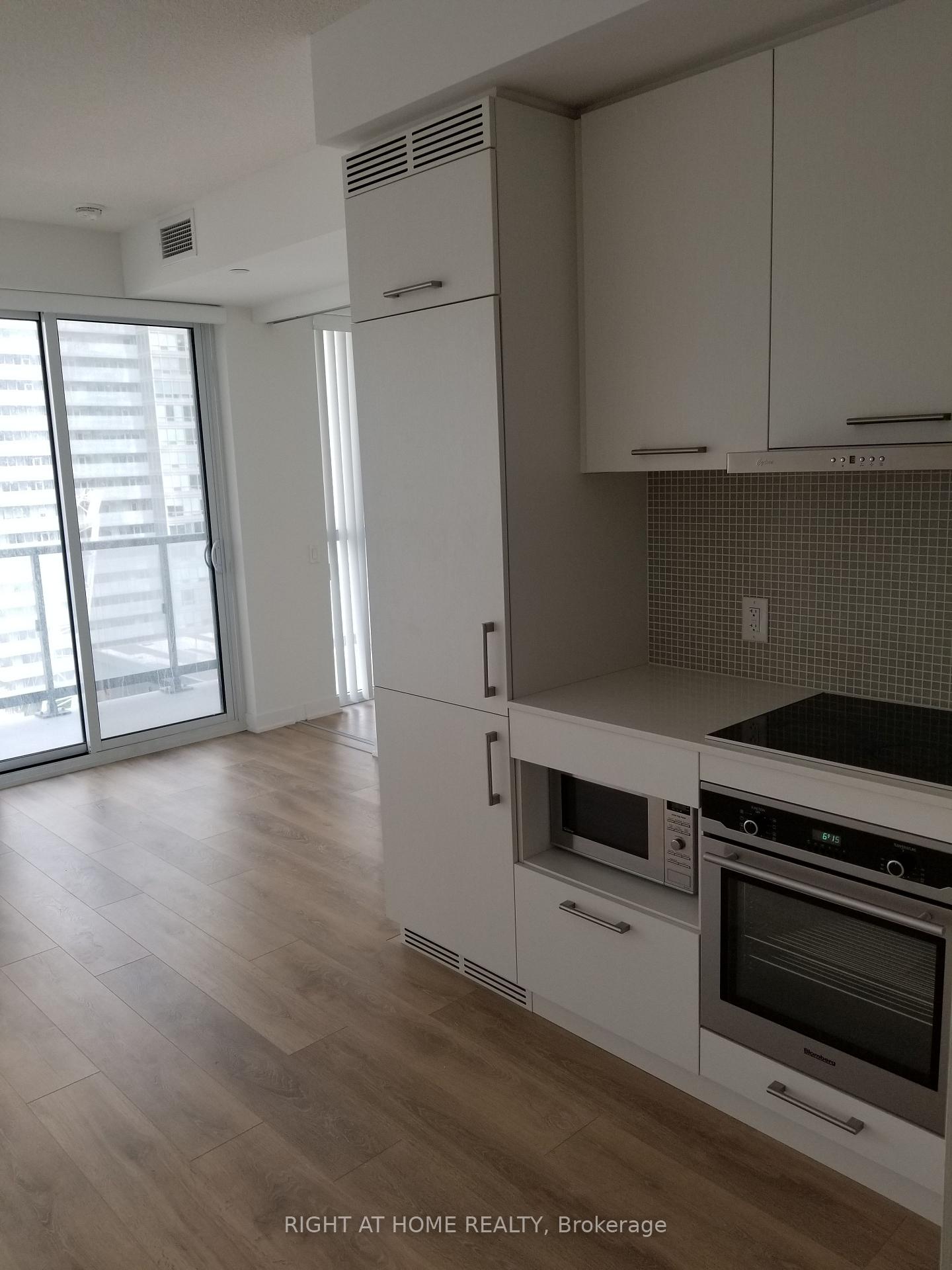 Photo 3 of Unit 2112, 87 Peter Street, Toronto, Waterfront Communities — HOMEH