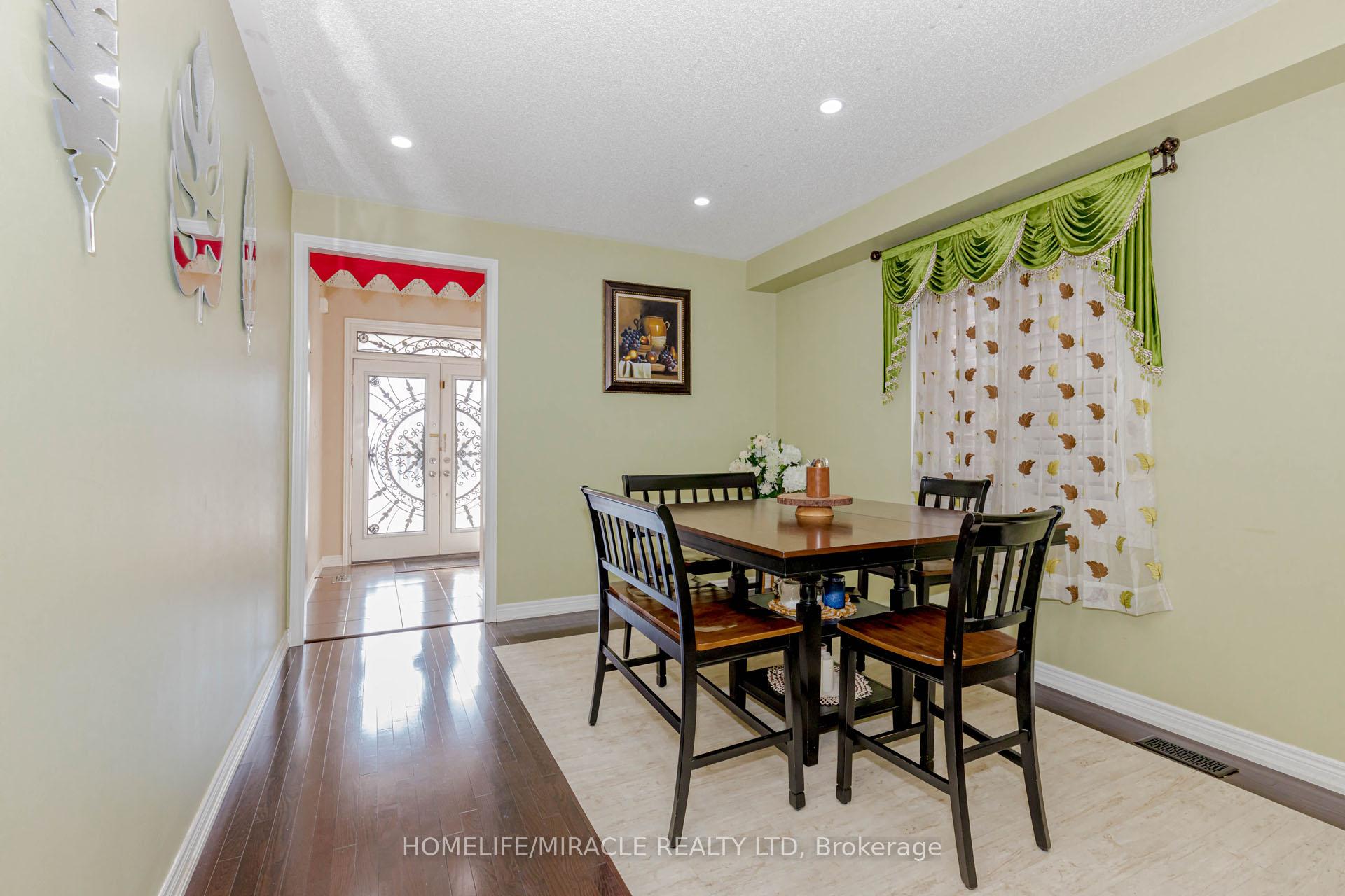 Photo 6 of 27 Fossil Street, Brampton, Bram East — HOMEH