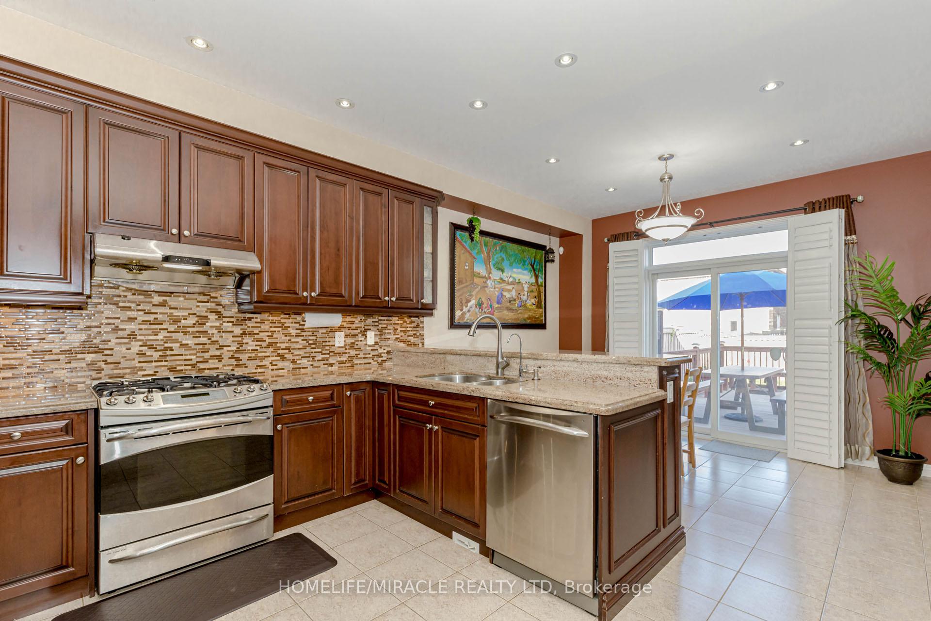 Photo 8 of 27 Fossil Street, Brampton, Bram East — HOMEH