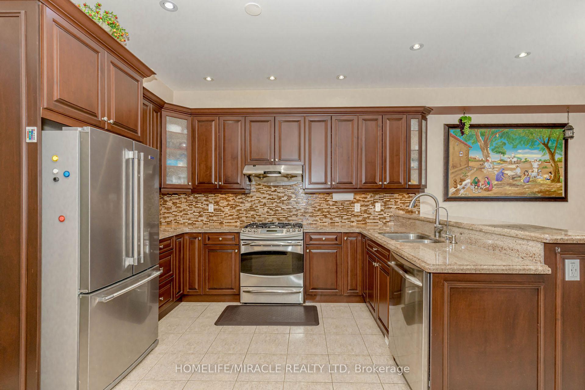 Photo 5 of 27 Fossil Street, Brampton, Bram East — HOMEH