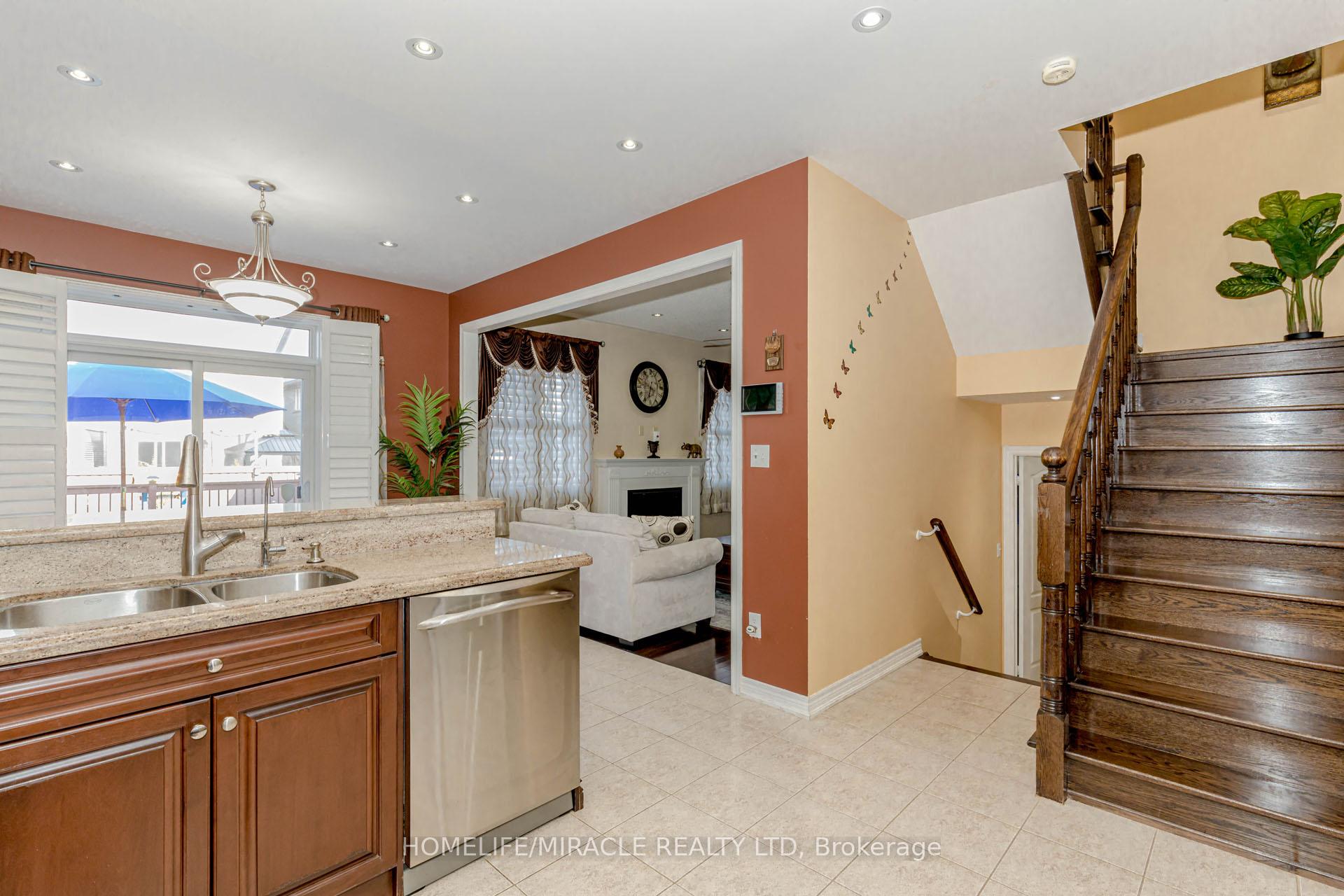 Photo 15 of 27 Fossil Street, Brampton, Bram East — HOMEH