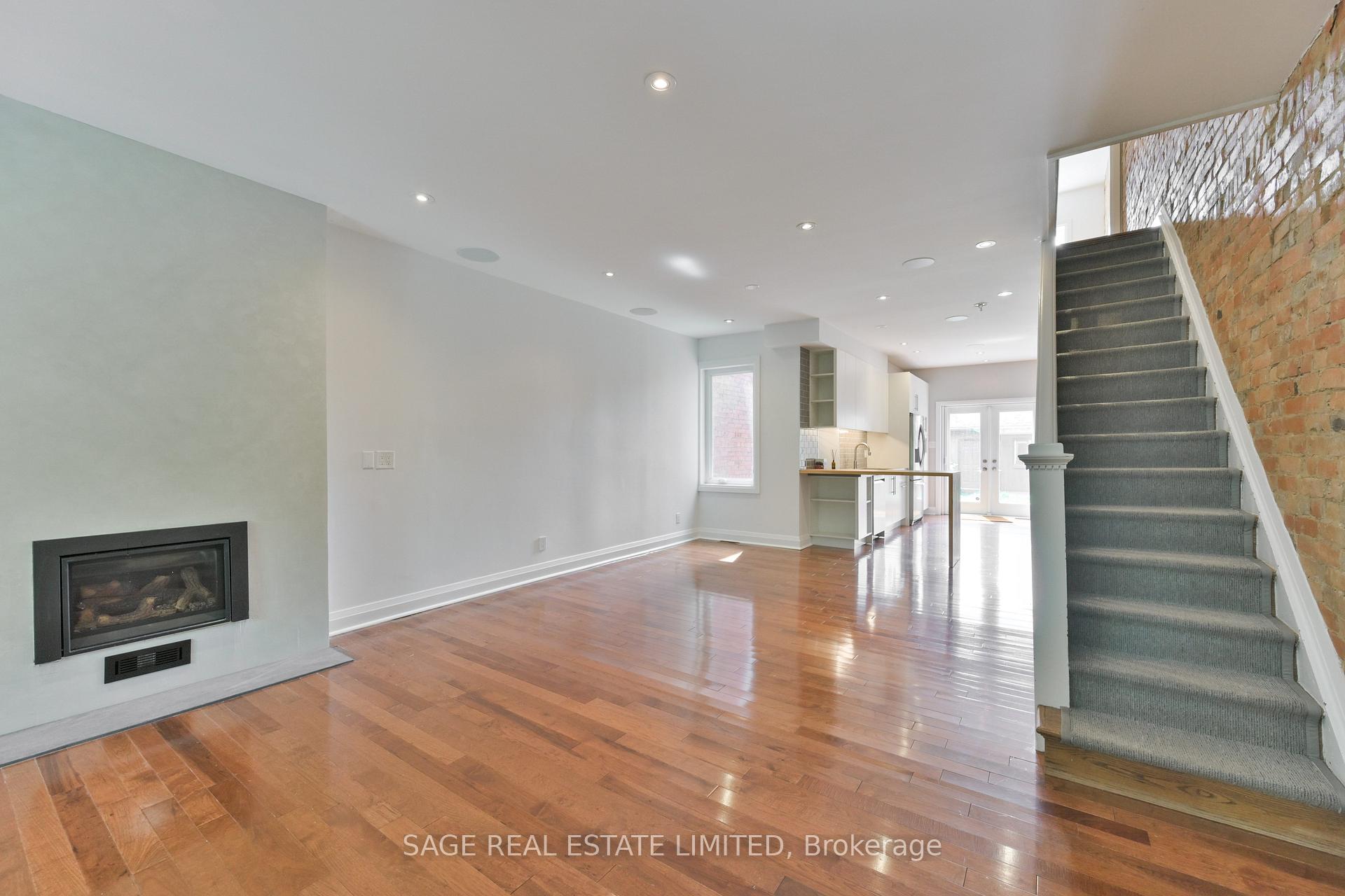 Photo 2 of 498 Crawford Street, Toronto, Palmerston-Little Italy — HOMEH