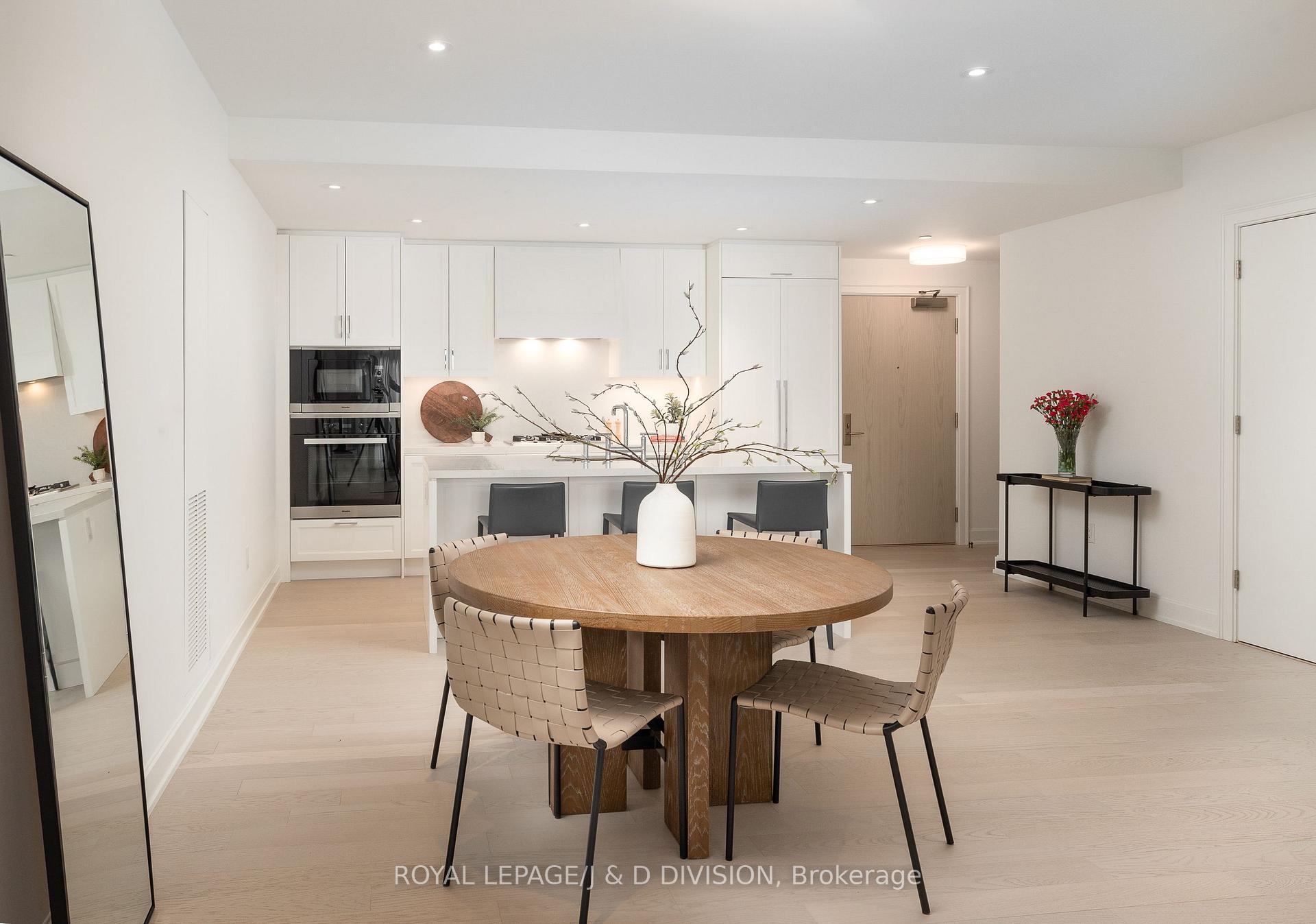 Photo 2 of Unit 407, 1 Strathgowan Avenue, Toronto, Lawrence Park South — HOMEH