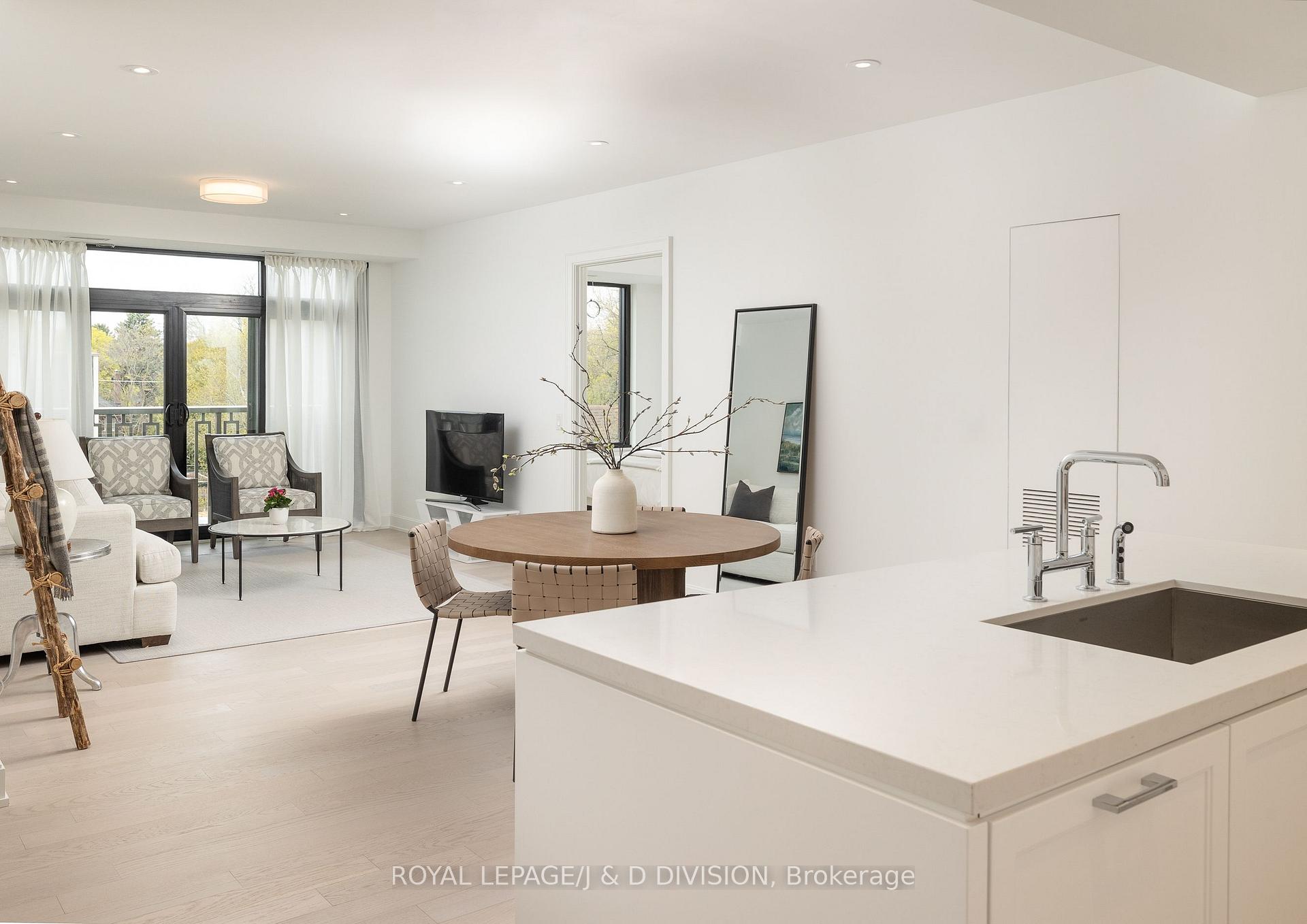 Photo 3 of Unit 407, 1 Strathgowan Avenue, Toronto, Lawrence Park South — HOMEH