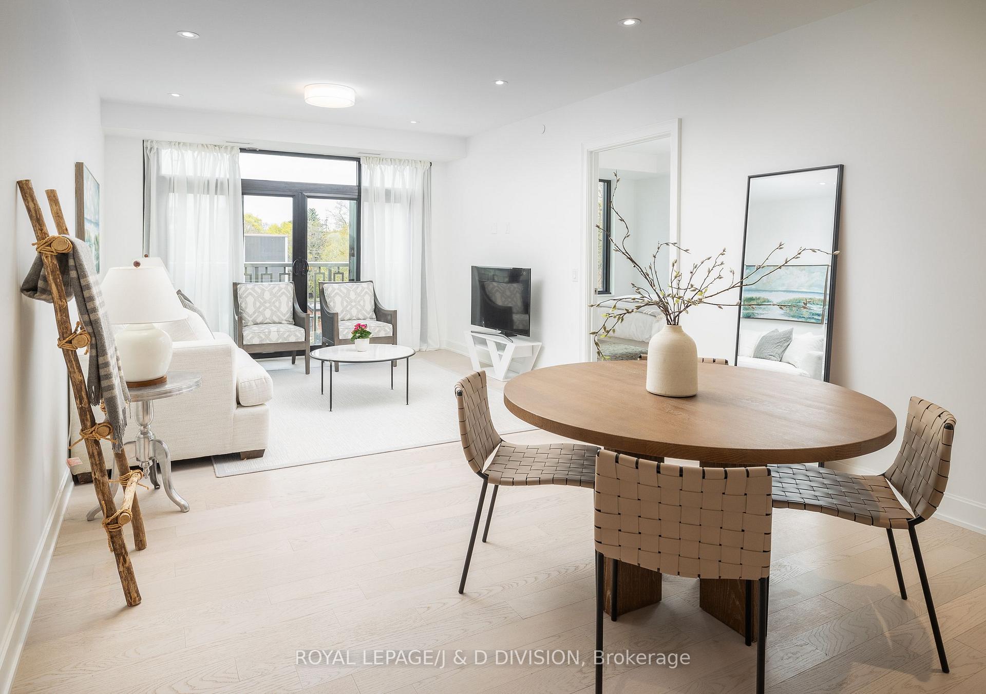 Photo 4 of Unit 407, 1 Strathgowan Avenue, Toronto, Lawrence Park South — HOMEH