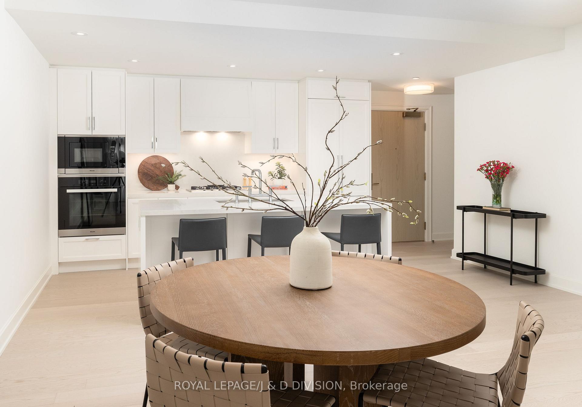 Photo 7 of Unit 407, 1 Strathgowan Avenue, Toronto, Lawrence Park South — HOMEH
