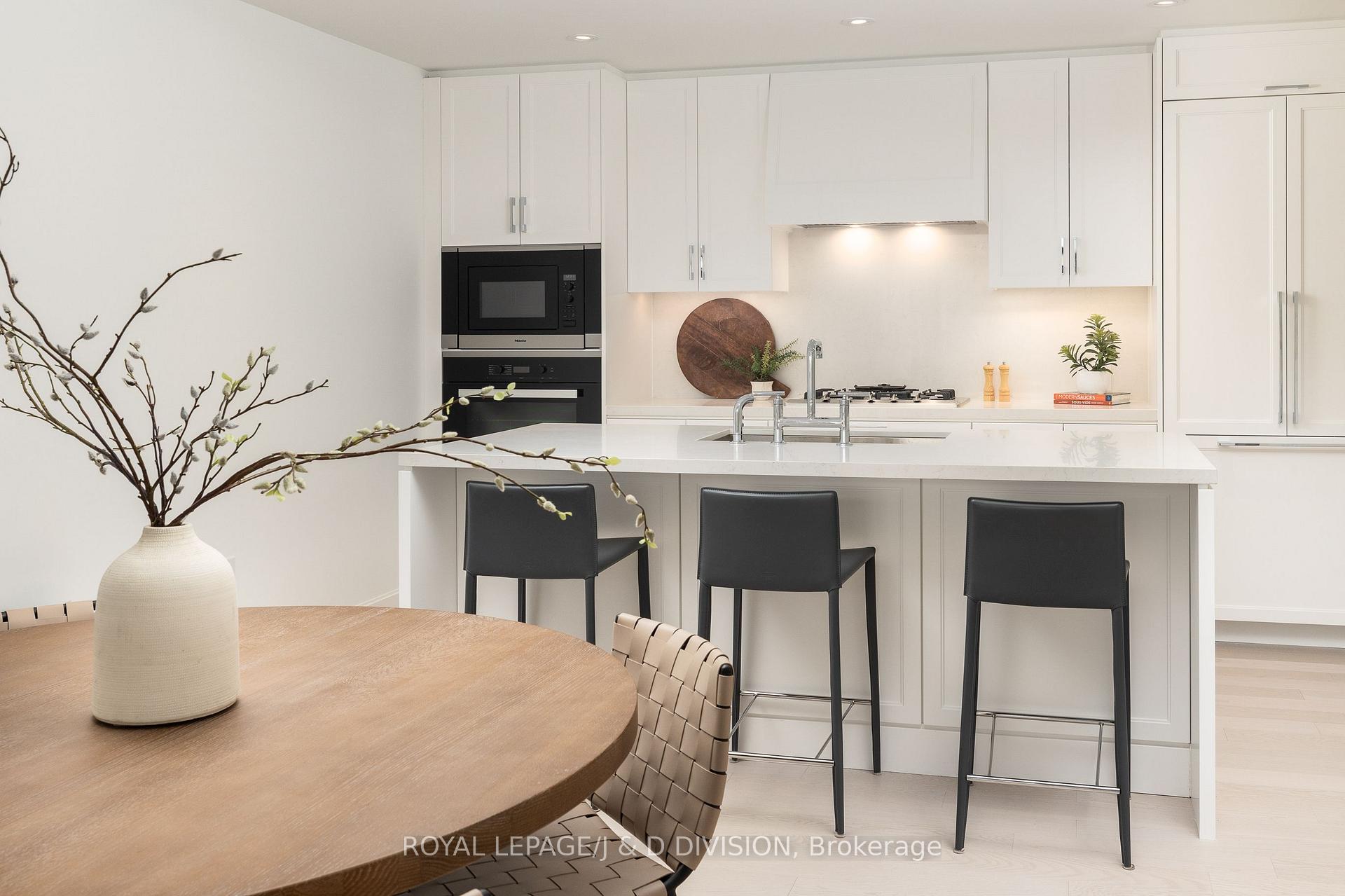 Photo 8 of Unit 407, 1 Strathgowan Avenue, Toronto, Lawrence Park South — HOMEH