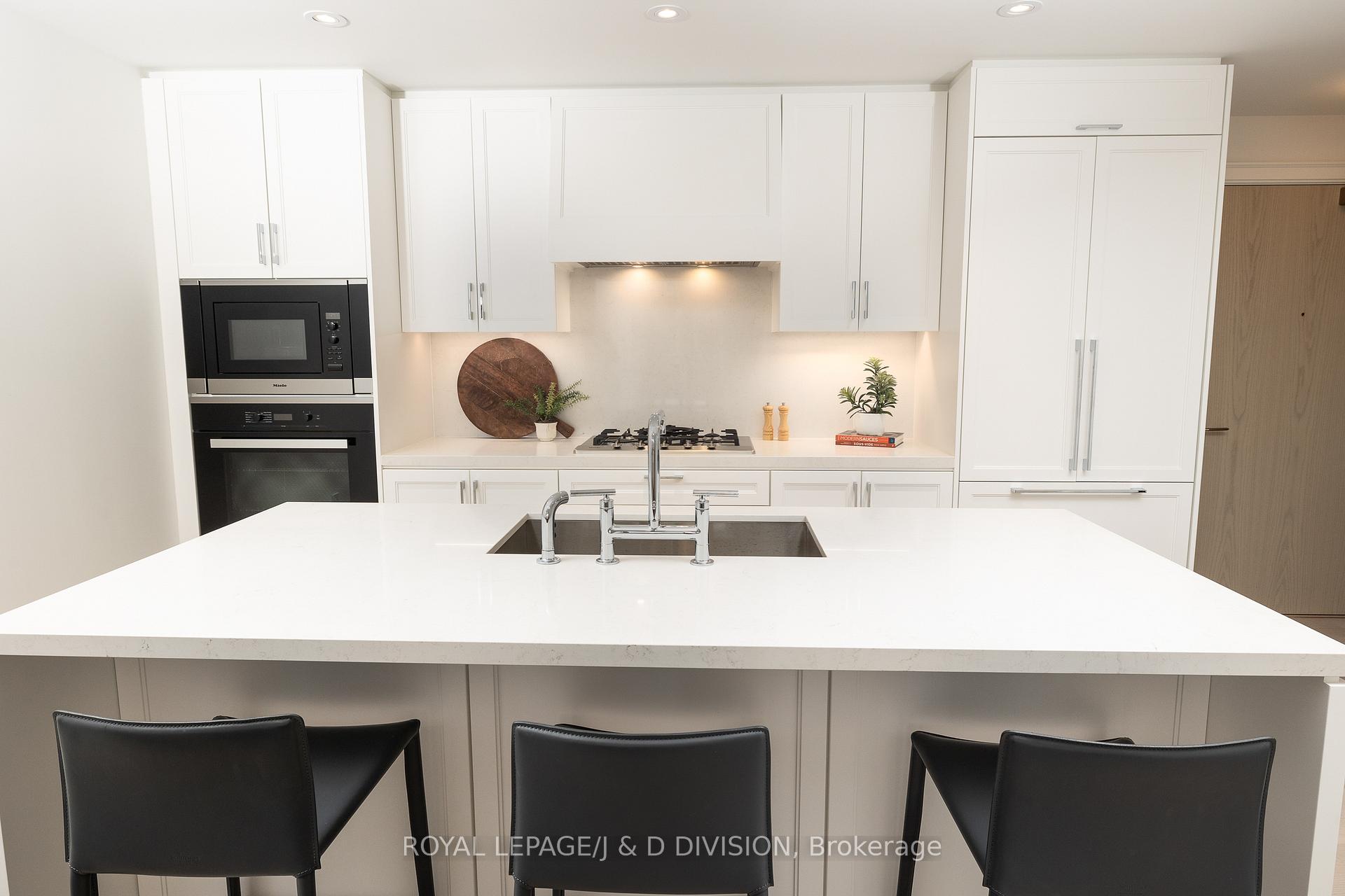 Photo 10 of Unit 407, 1 Strathgowan Avenue, Toronto, Lawrence Park South — HOMEH