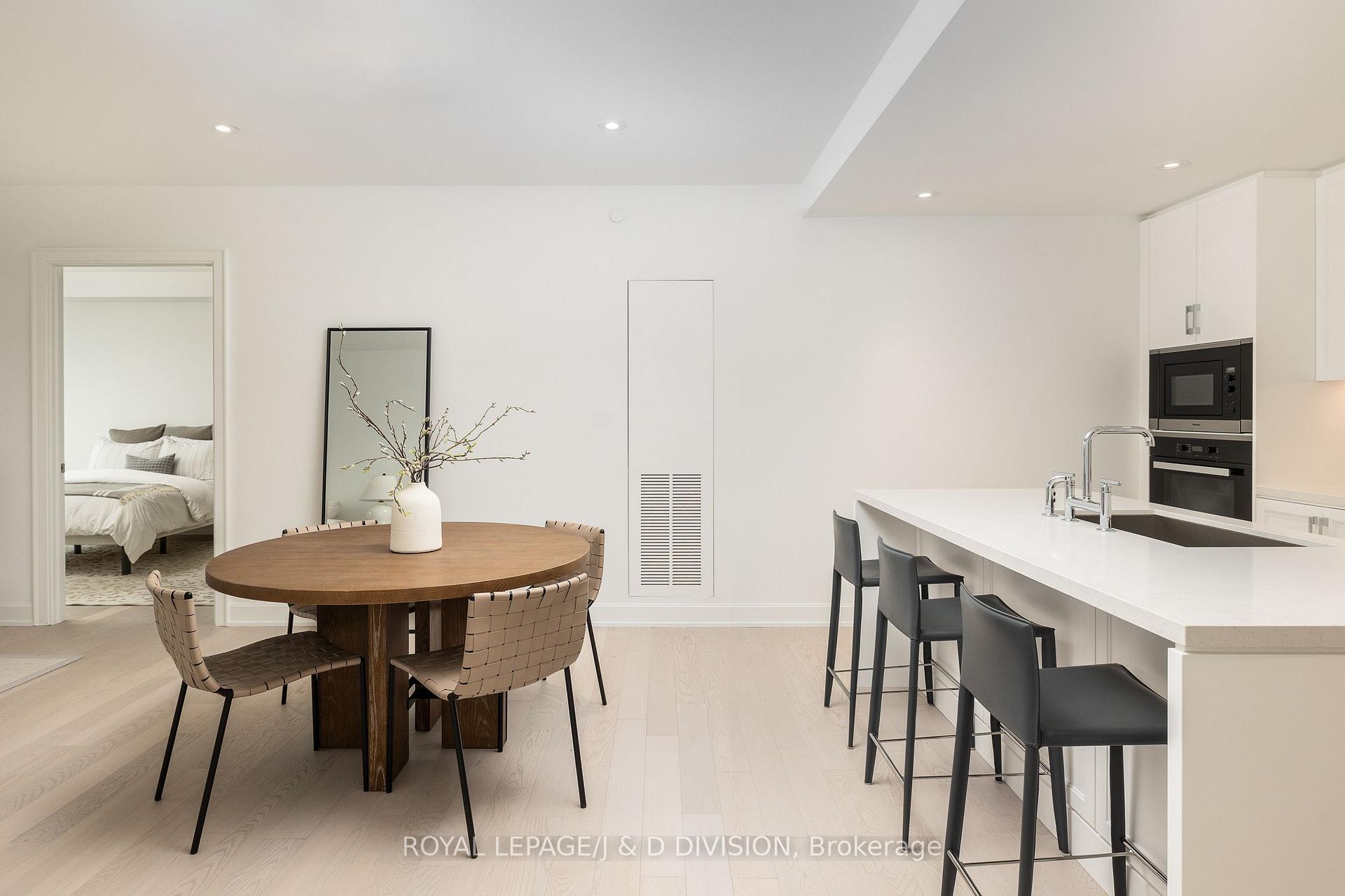 Photo 11 of Unit 407, 1 Strathgowan Avenue, Toronto, Lawrence Park South — HOMEH
