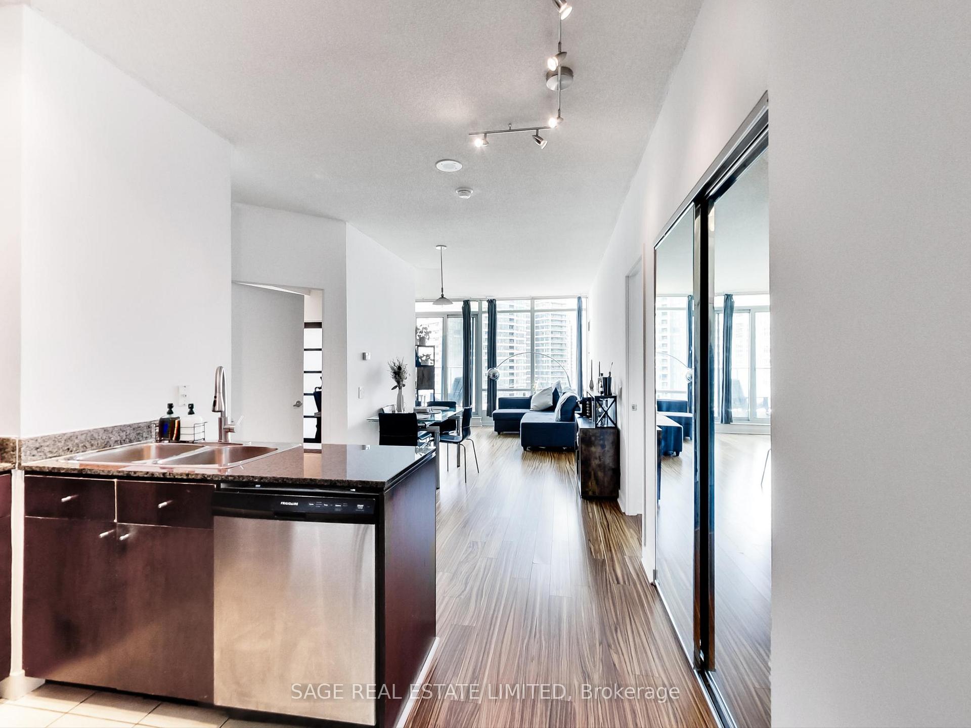 Photo 4 of Unit 3306, 361 Front Street, Toronto, Waterfront Communities — HOMEH
